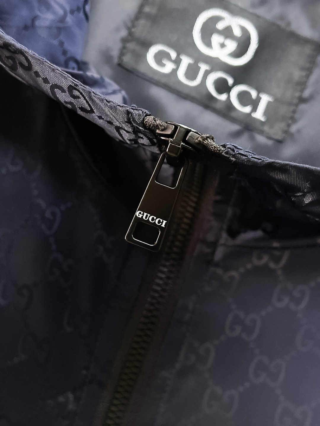 GUCCI A貨滿版LOGO防風外套 男士輕薄連帽夾克| 10 GUCCI A貨滿版LOGO防風外套 男士輕薄連帽夾克