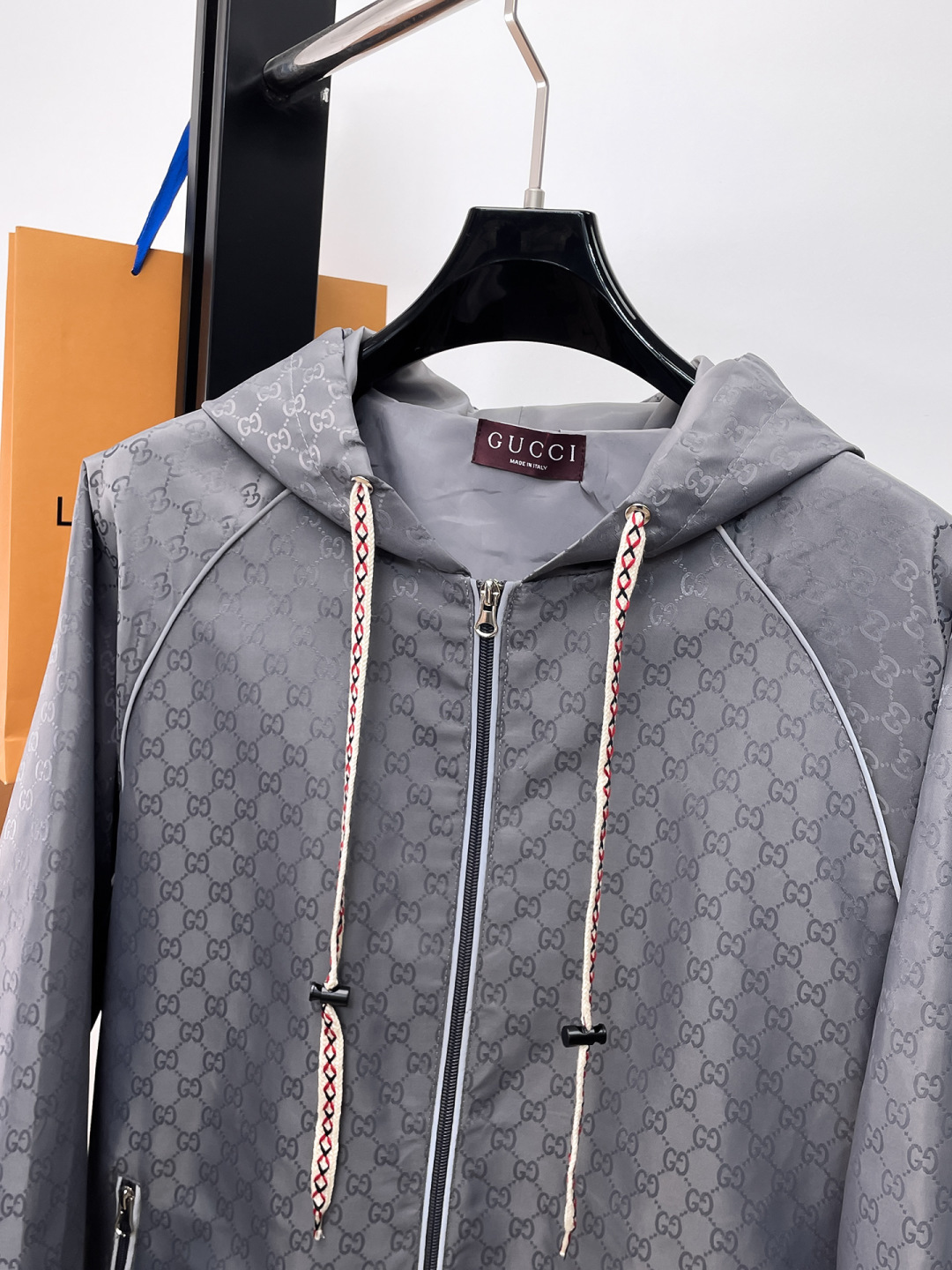 GUCCI 高仿灰色滿版外套 男士雙G連帽拉鍊夾克休閒款| 10 GUCCI 高仿灰色滿版外套 男士雙G連帽拉鍊夾克休閒款