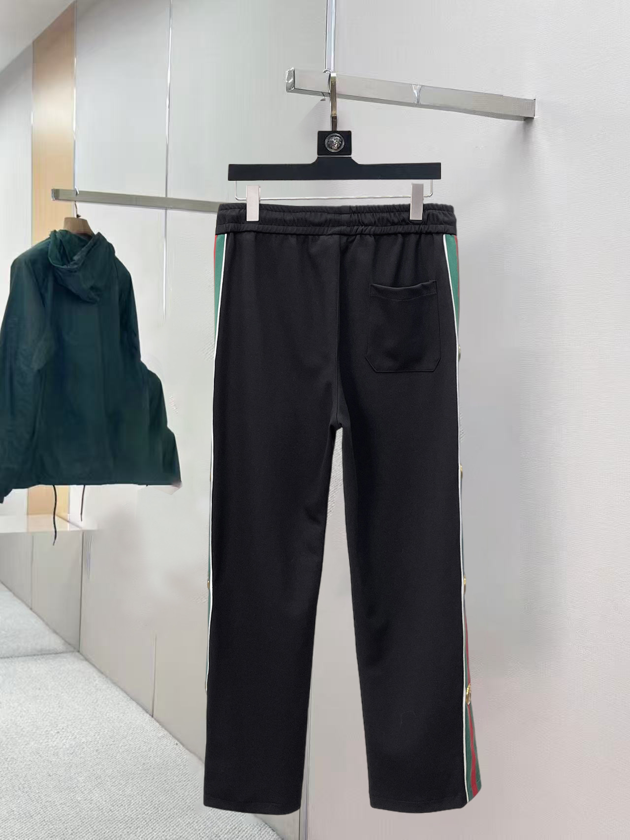Gucci 一比一復刻運動長褲 男士黑色紅綠織帶休閒褲| 14 Gucci 一比一復刻運動長褲 男士黑色紅綠織帶休閒褲