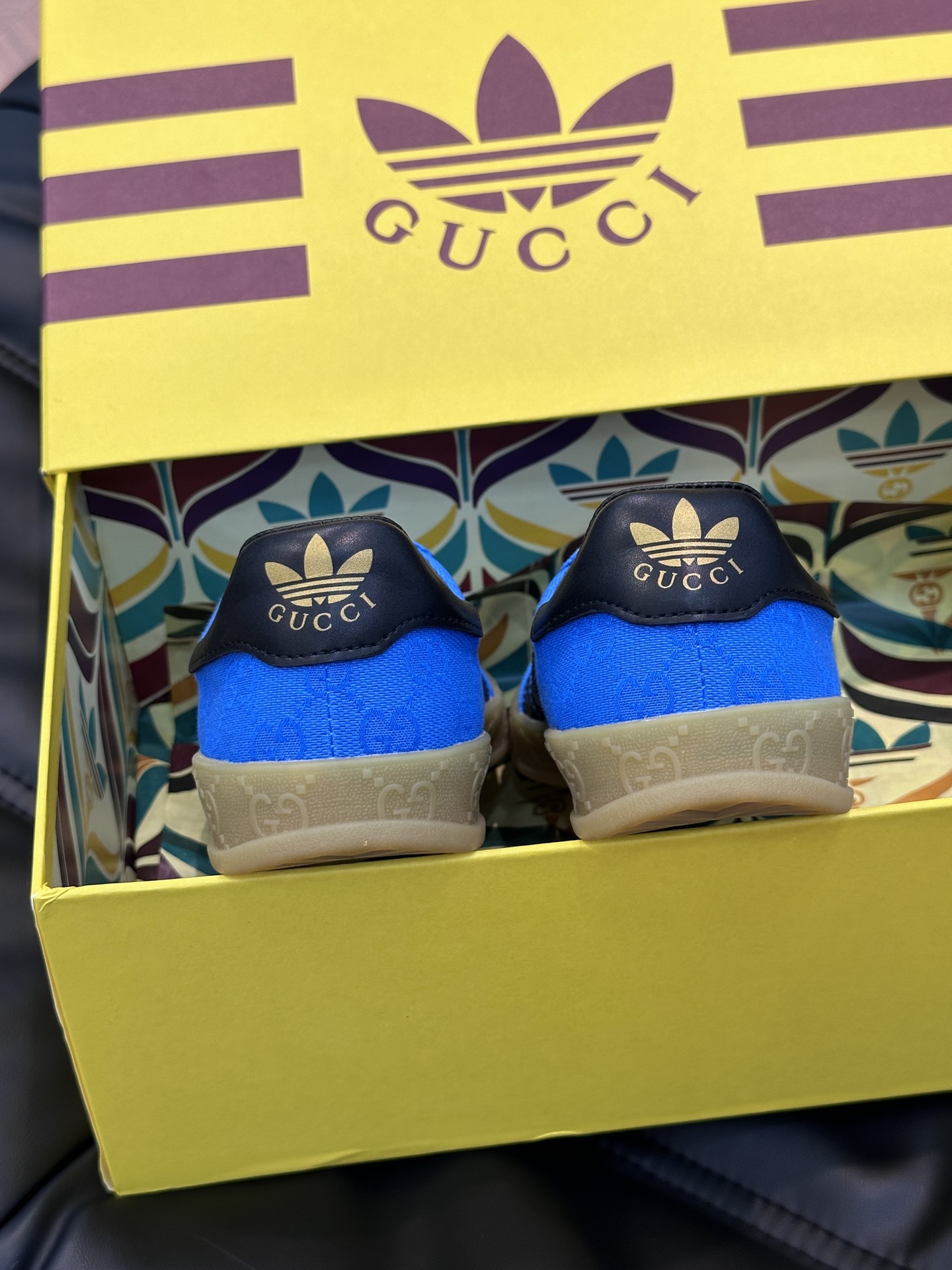 GUCCI一比一×adidas Gazelle聯名休閒鞋 藍色GG鞋面黑色三條紋板鞋| 11 GUCCI一比一×adidas Gazelle聯名休閒鞋 藍色GG鞋面黑色三條紋板鞋
