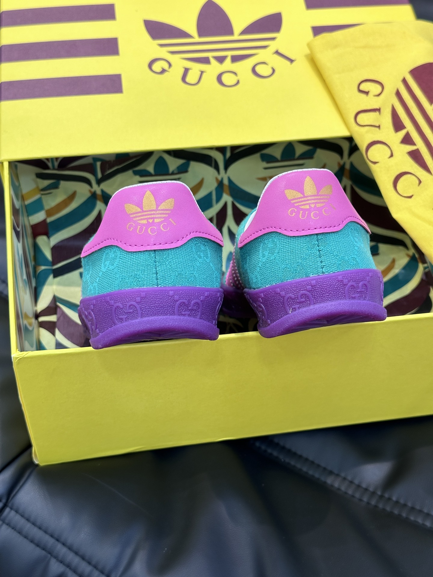 GUCCI高仿×adidas Gazelle聯名休閒鞋 綠色GG粉紅三條紋撞色板鞋| 11 GUCCI高仿×adidas Gazelle聯名休閒鞋 綠色GG粉紅三條紋撞色板鞋