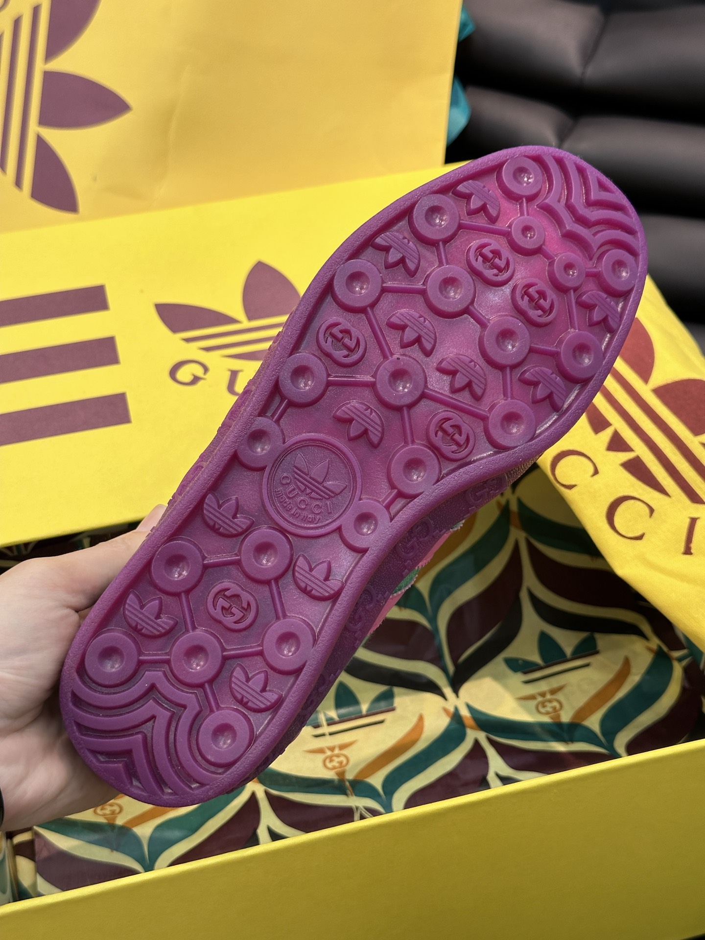 GUCCI高仿×adidas Gazelle聯名休閒鞋 綠色GG粉紅三條紋撞色板鞋| 10 GUCCI高仿×adidas Gazelle聯名休閒鞋 綠色GG粉紅三條紋撞色板鞋