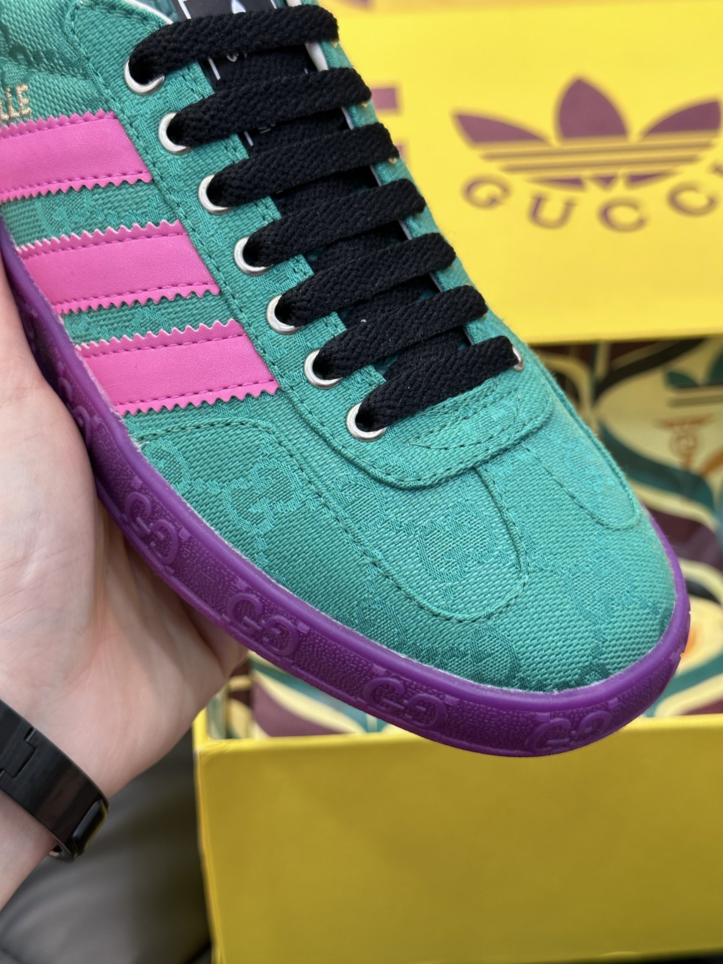 GUCCI高仿×adidas Gazelle聯名休閒鞋 綠色GG粉紅三條紋撞色板鞋| 9 GUCCI高仿×adidas Gazelle聯名休閒鞋 綠色GG粉紅三條紋撞色板鞋