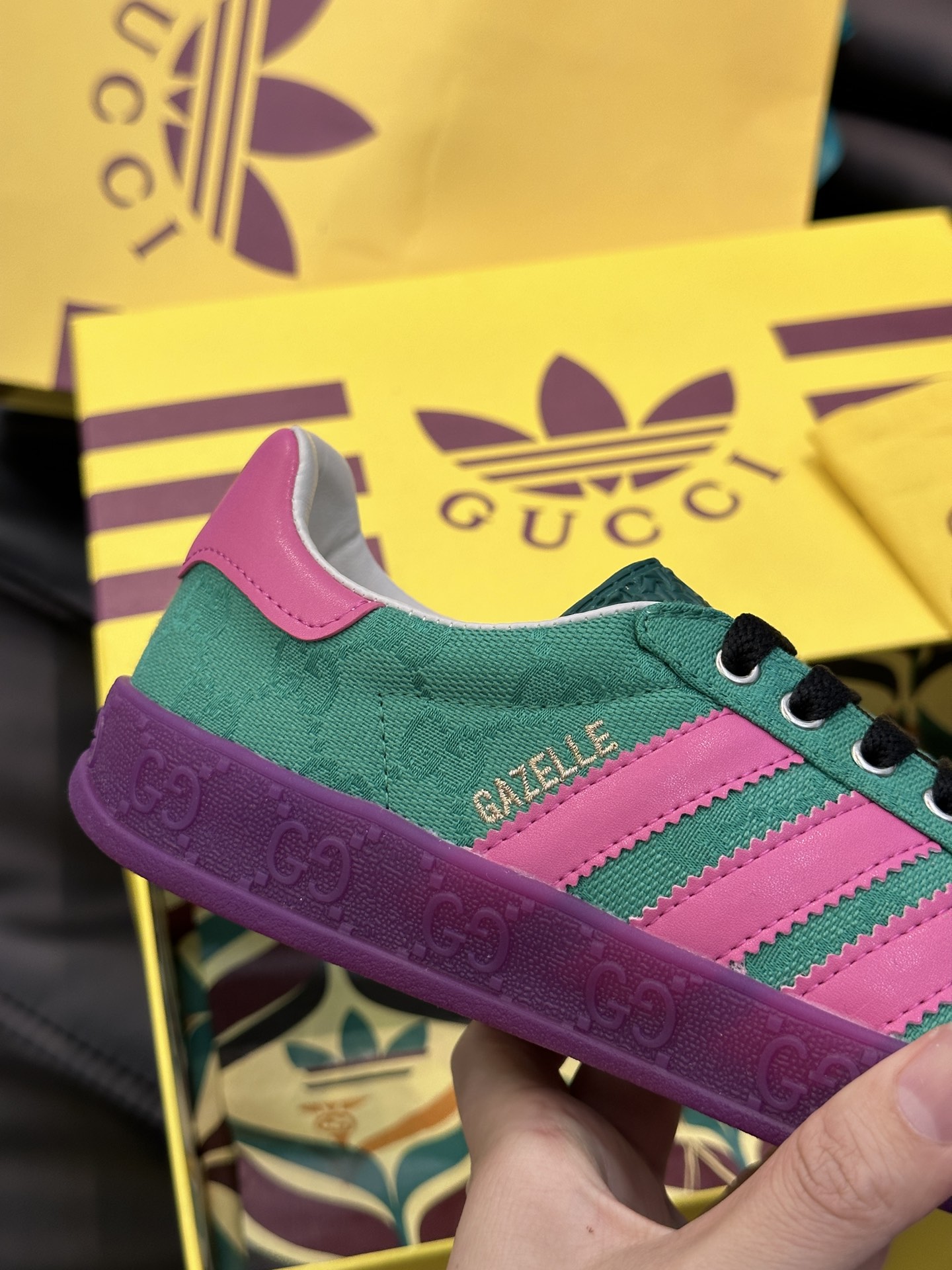 GUCCI高仿×adidas Gazelle聯名休閒鞋 綠色GG粉紅三條紋撞色板鞋| 8 GUCCI高仿×adidas Gazelle聯名休閒鞋 綠色GG粉紅三條紋撞色板鞋
