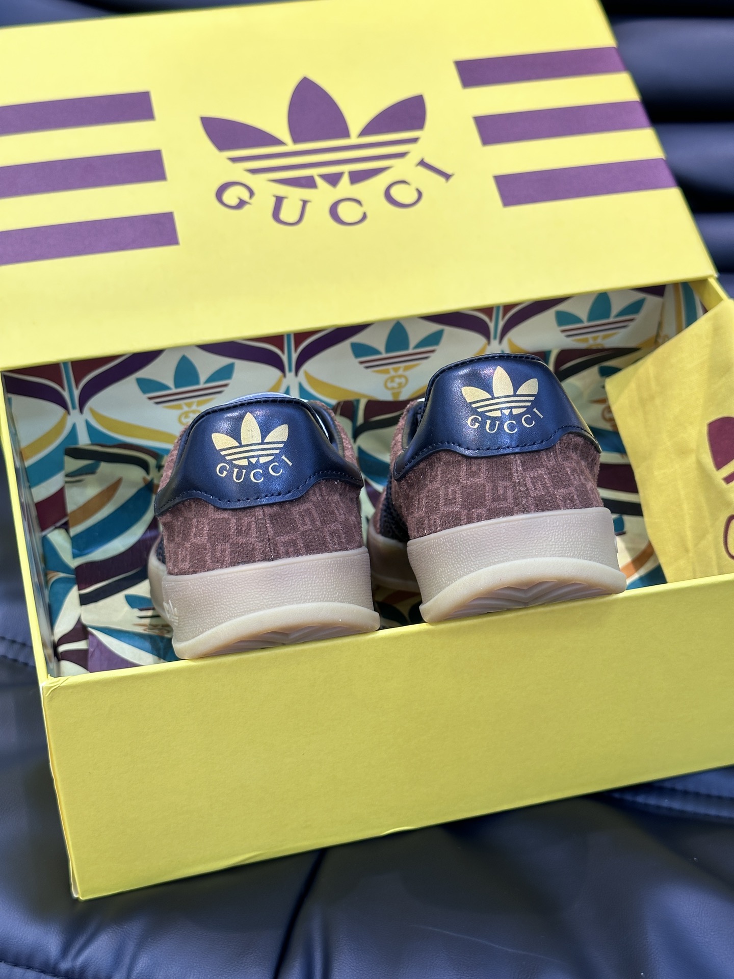 GUCCI復刻×adidas Gazelle聯名休閒鞋 棕色GG紋黑色三條紋復古板鞋| 11 GUCCI復刻×adidas Gazelle聯名休閒鞋 棕色GG紋黑色三條紋復古板鞋