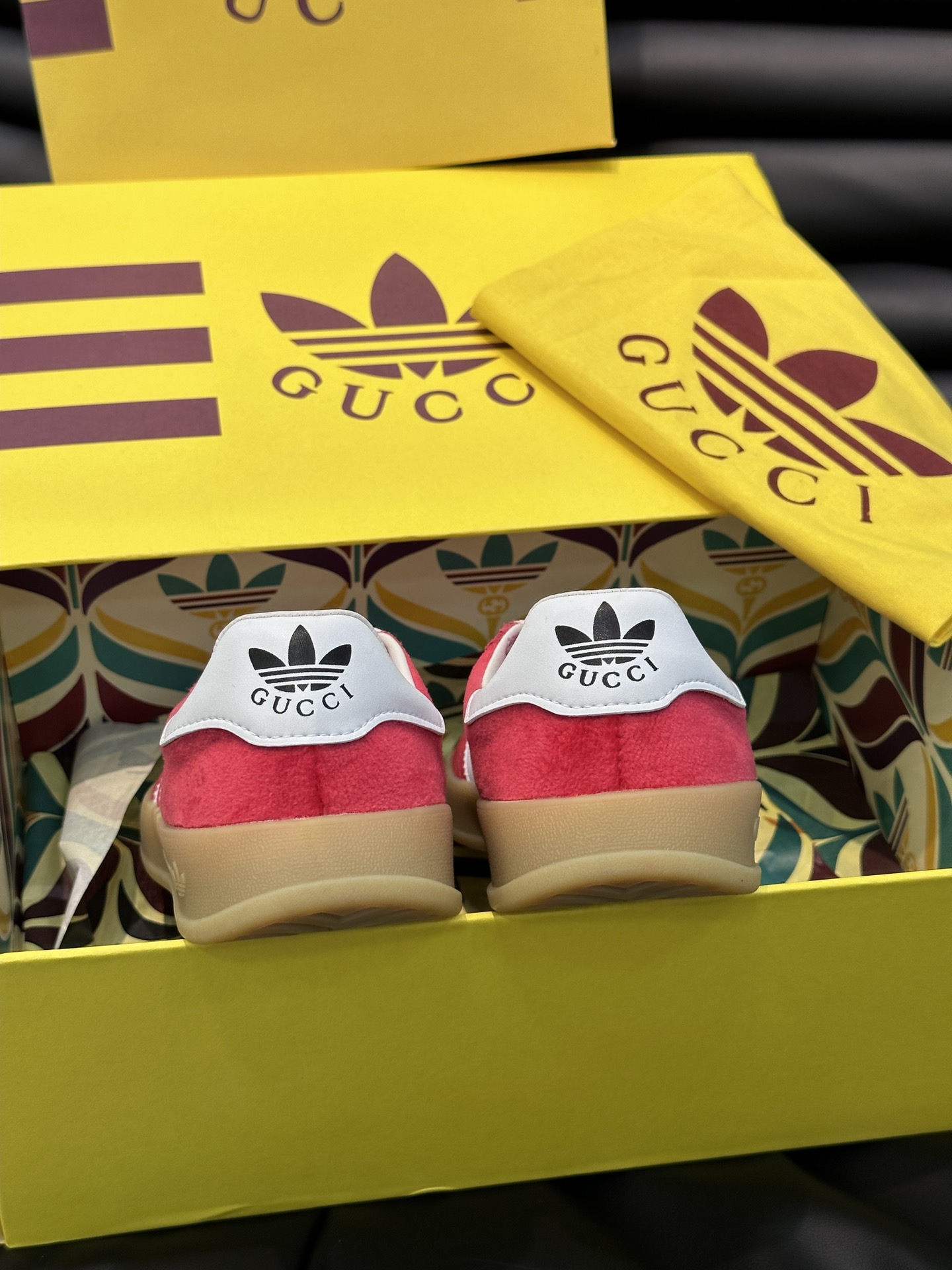 GUCCI一比一×adidas Gazelle聯名休閒鞋 紅色麂皮白三條紋復古板鞋| 11 GUCCI一比一×adidas Gazelle聯名休閒鞋 紅色麂皮白三條紋復古板鞋
