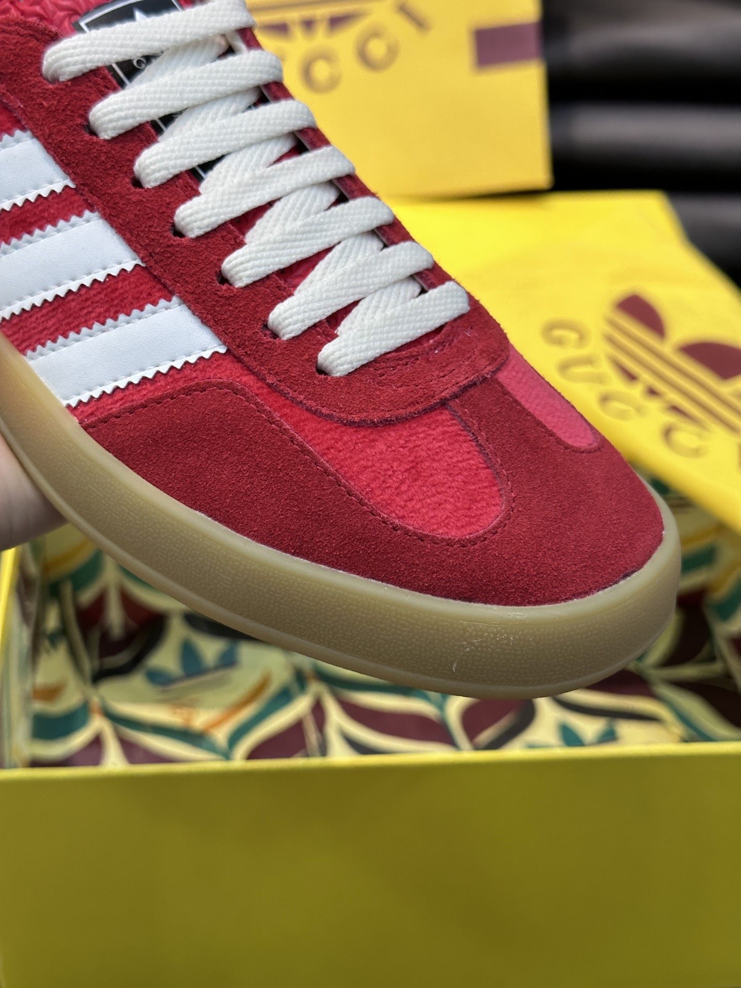 GUCCI一比一×adidas Gazelle聯名休閒鞋 紅色麂皮白三條紋復古板鞋| 10 GUCCI一比一×adidas Gazelle聯名休閒鞋 紅色麂皮白三條紋復古板鞋