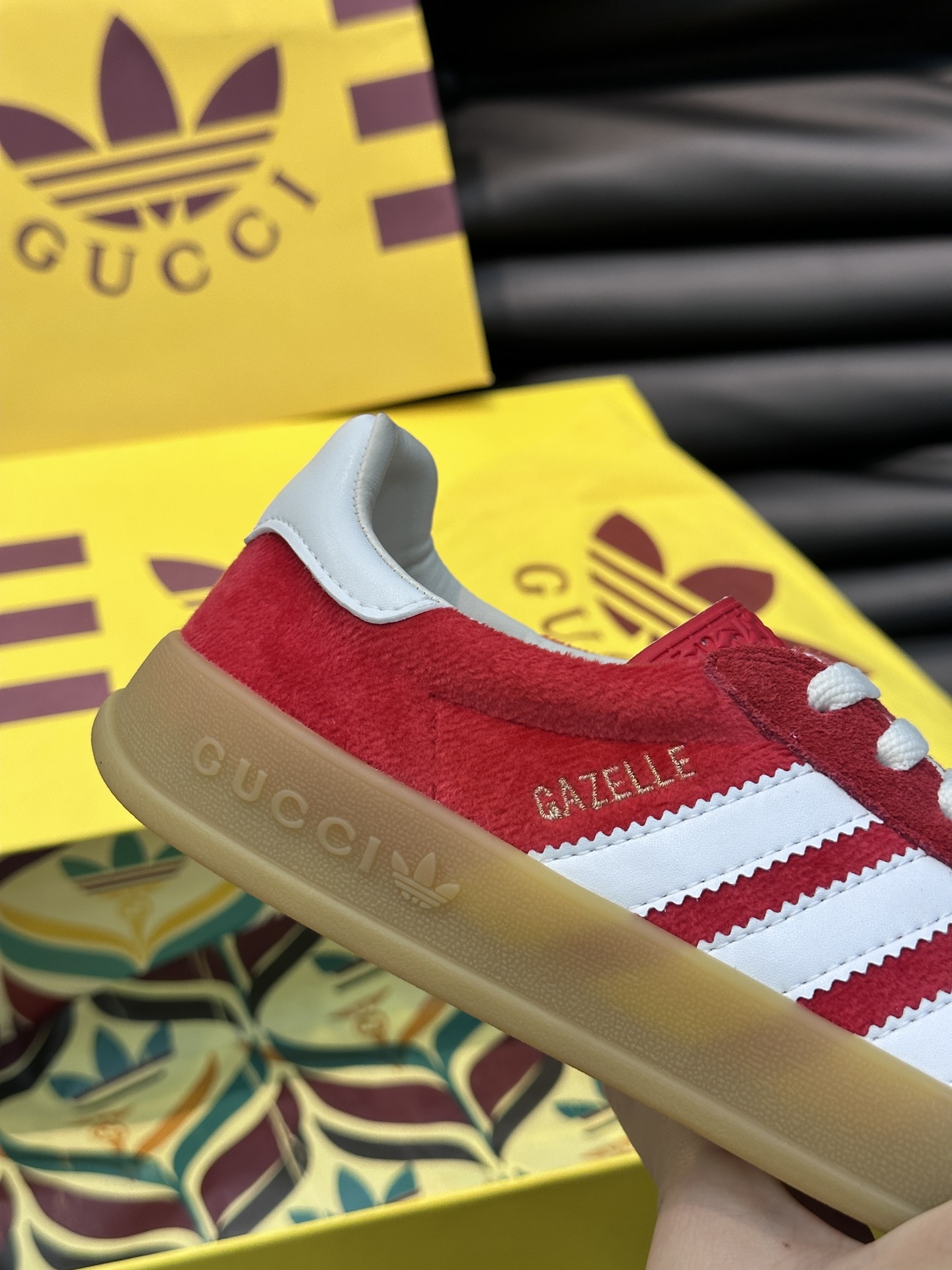 GUCCI一比一×adidas Gazelle聯名休閒鞋 紅色麂皮白三條紋復古板鞋| 9 GUCCI一比一×adidas Gazelle聯名休閒鞋 紅色麂皮白三條紋復古板鞋