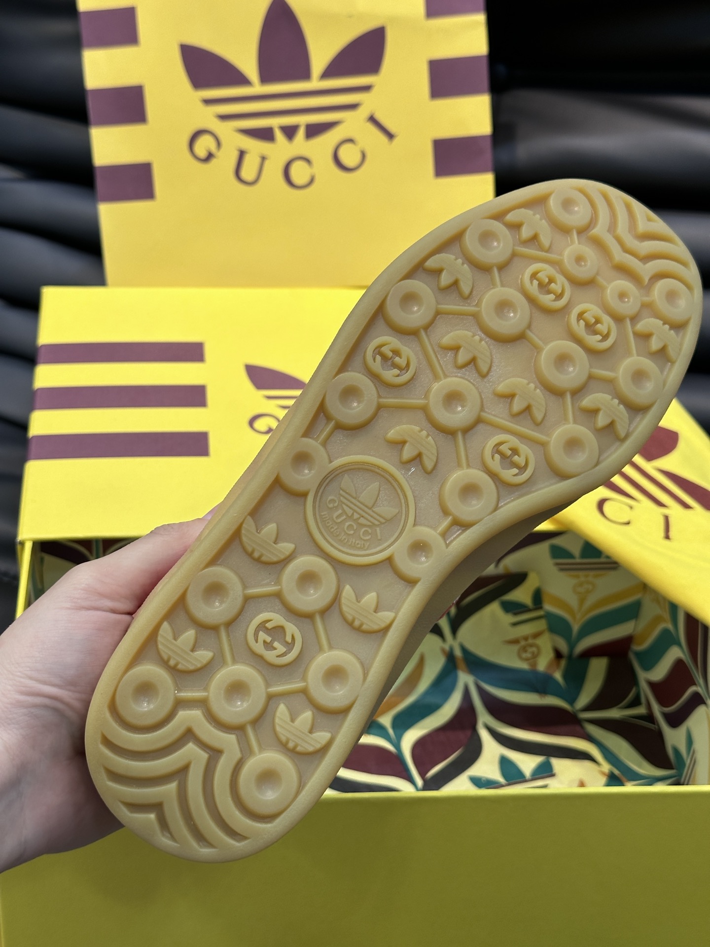 GUCCI一比一×adidas Gazelle聯名休閒鞋 紅色麂皮白三條紋復古板鞋| 8 GUCCI一比一×adidas Gazelle聯名休閒鞋 紅色麂皮白三條紋復古板鞋