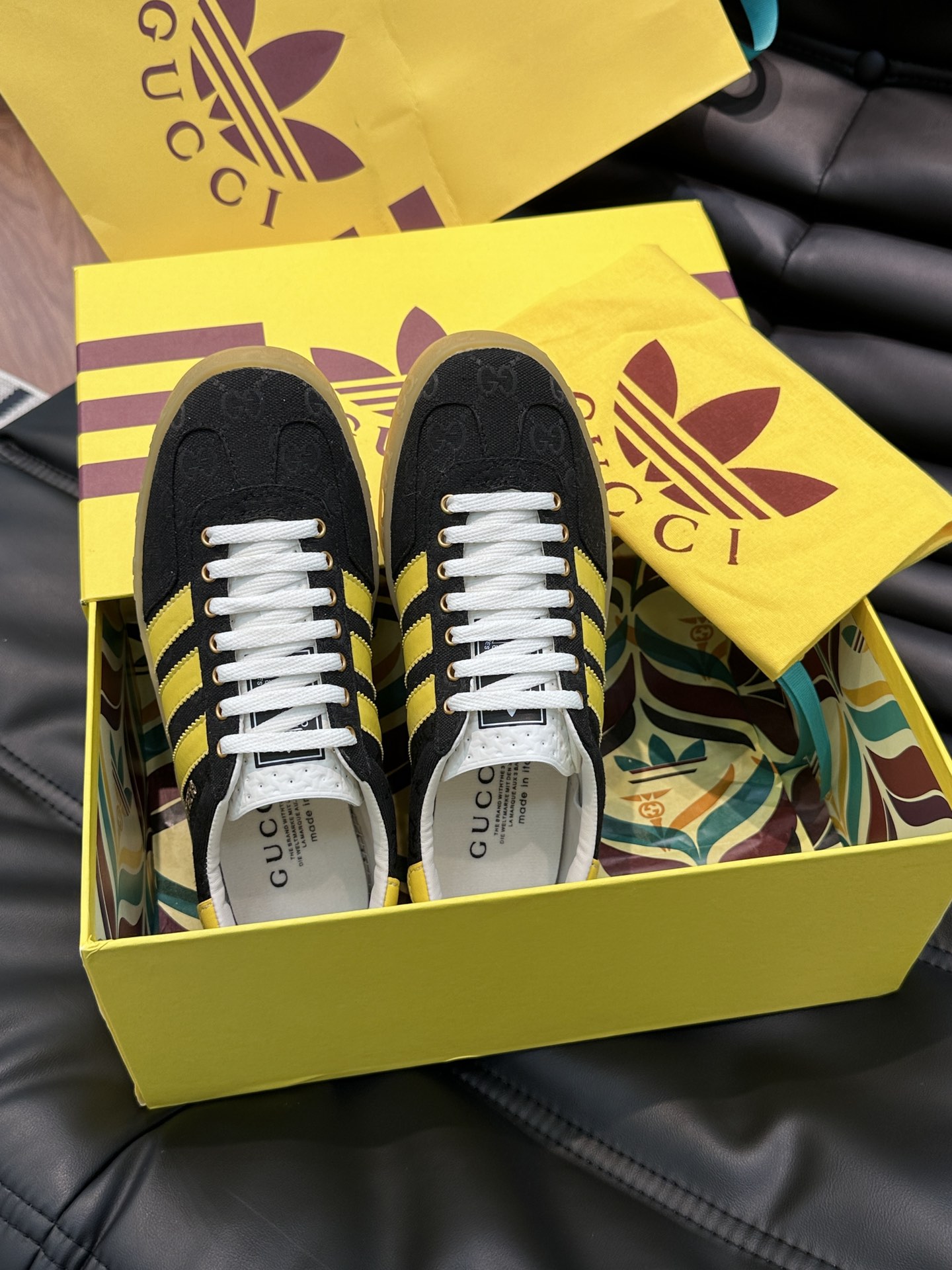 GUCCI復刻×adidas Gazelle聯名休閒鞋 黑色GG鞋面黃色三條紋復古板鞋| 12 GUCCI復刻×adidas Gazelle聯名休閒鞋 黑色GG鞋面黃色三條紋復古板鞋