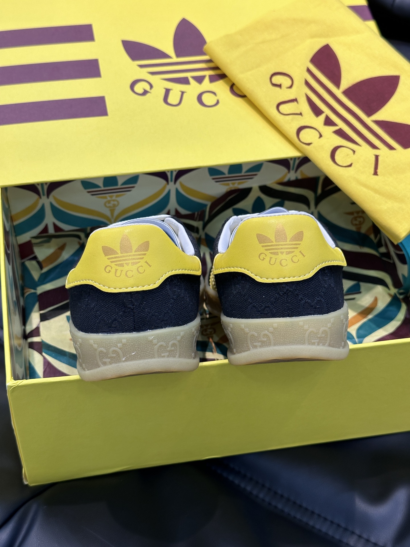 GUCCI復刻×adidas Gazelle聯名休閒鞋 黑色GG鞋面黃色三條紋復古板鞋| 11 GUCCI復刻×adidas Gazelle聯名休閒鞋 黑色GG鞋面黃色三條紋復古板鞋