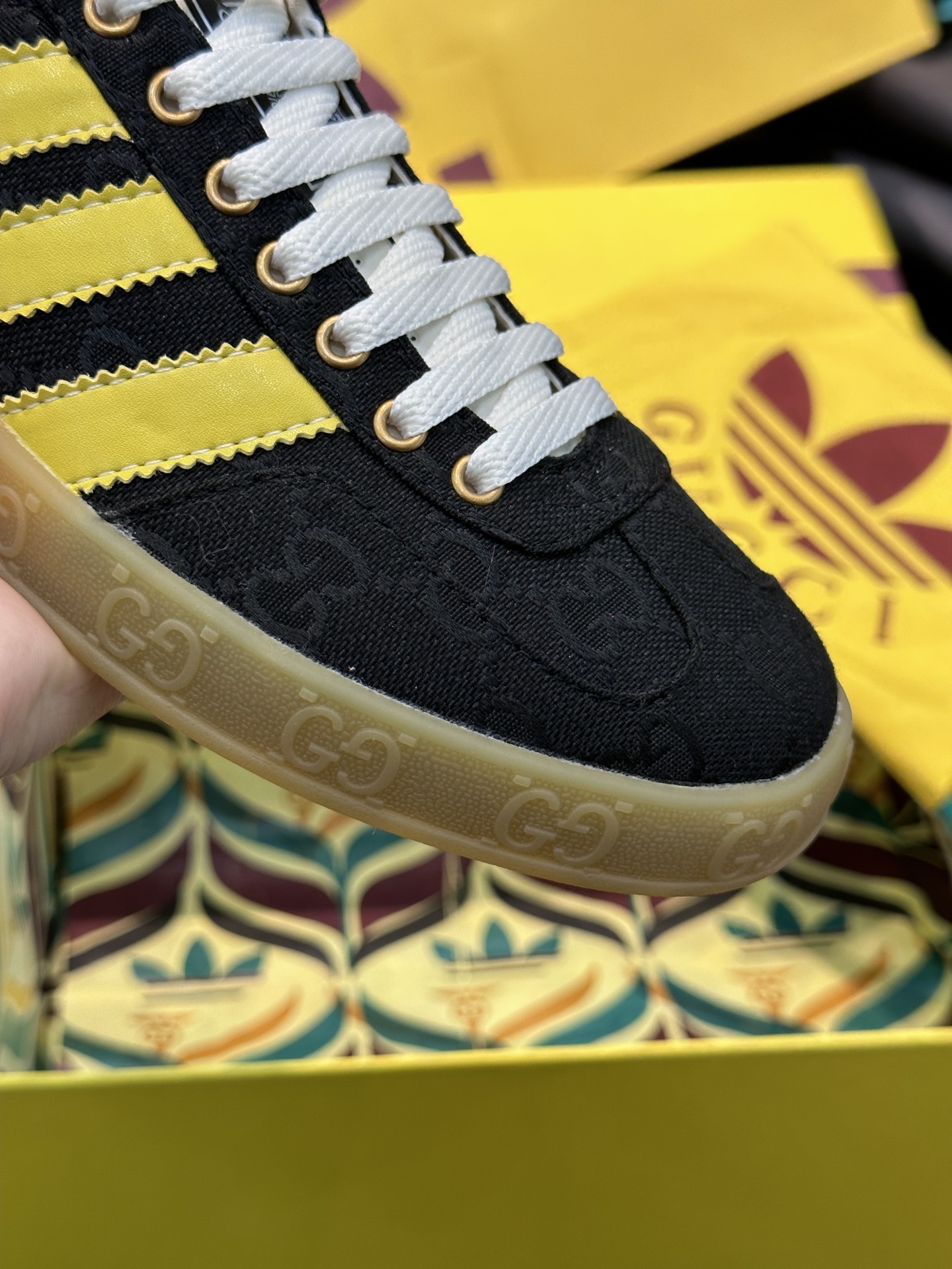 GUCCI復刻×adidas Gazelle聯名休閒鞋 黑色GG鞋面黃色三條紋復古板鞋| 10 GUCCI復刻×adidas Gazelle聯名休閒鞋 黑色GG鞋面黃色三條紋復古板鞋