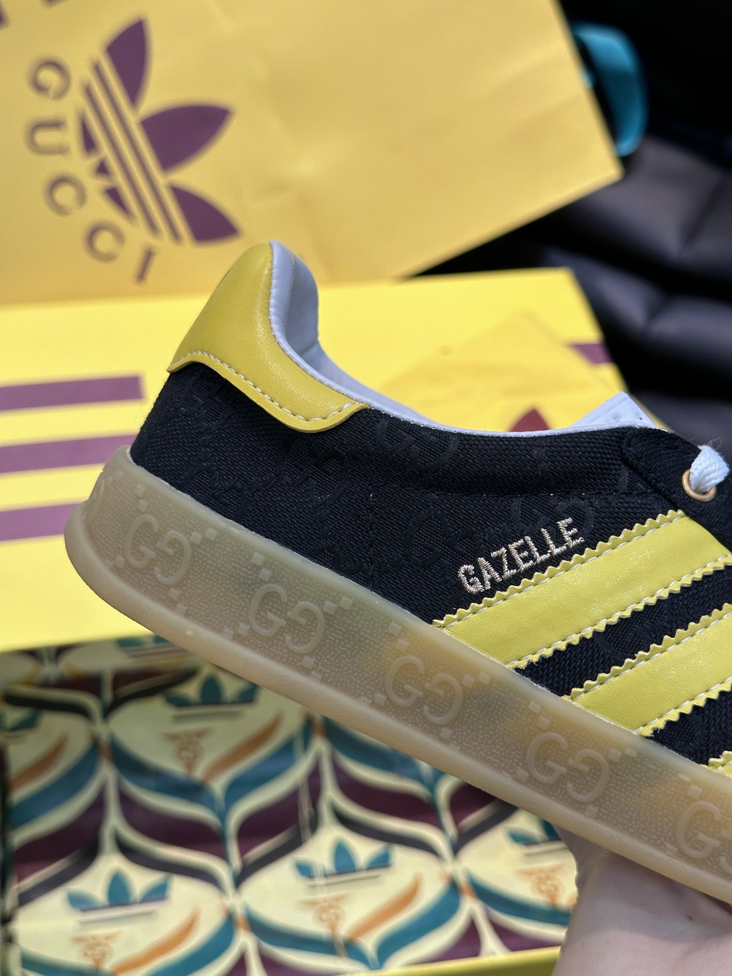 GUCCI復刻×adidas Gazelle聯名休閒鞋 黑色GG鞋面黃色三條紋復古板鞋| 9 GUCCI復刻×adidas Gazelle聯名休閒鞋 黑色GG鞋面黃色三條紋復古板鞋