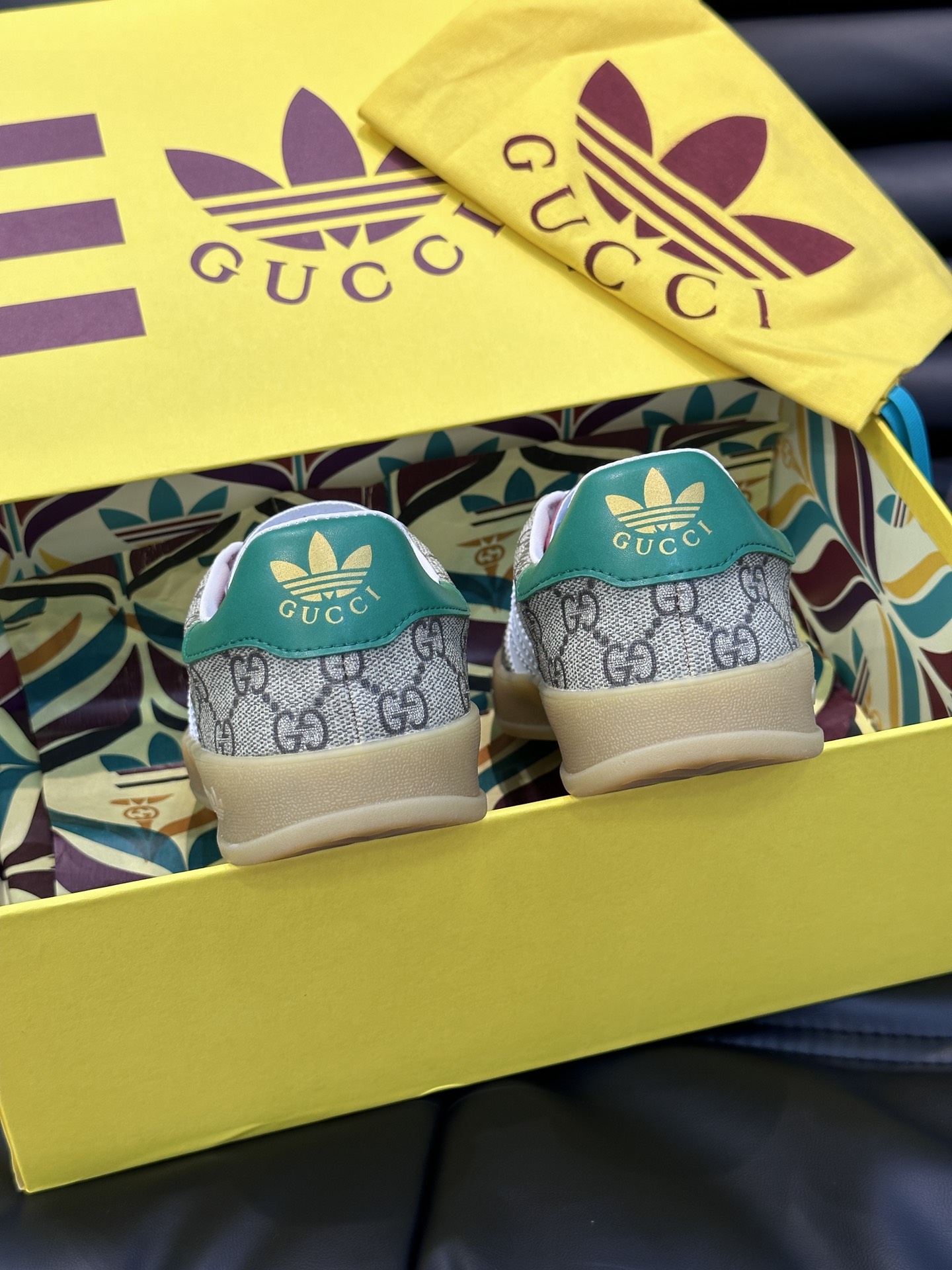 GUCCI原單×adidas Gazelle聯名休閒鞋 米色GG老花白三條紋復古板鞋| 11 GUCCI原單×adidas Gazelle聯名休閒鞋 米色GG老花白三條紋復古板鞋