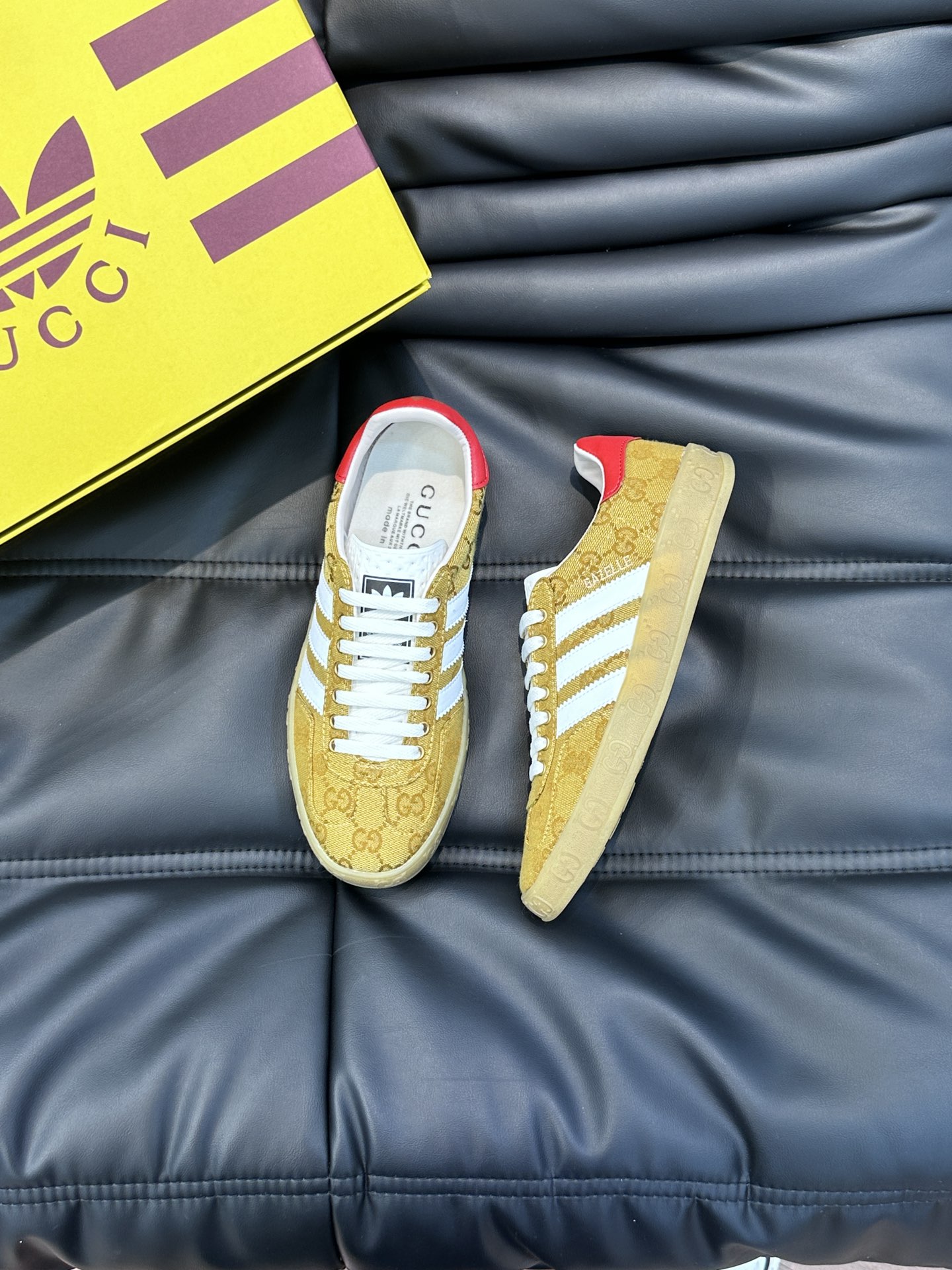 GUCCI高仿×adidas Gazelle聯名休閒鞋 金黃色GG老花白三條紋復古板鞋| 14 GUCCI高仿×adidas Gazelle聯名休閒鞋 金黃色GG老花白三條紋復古板鞋