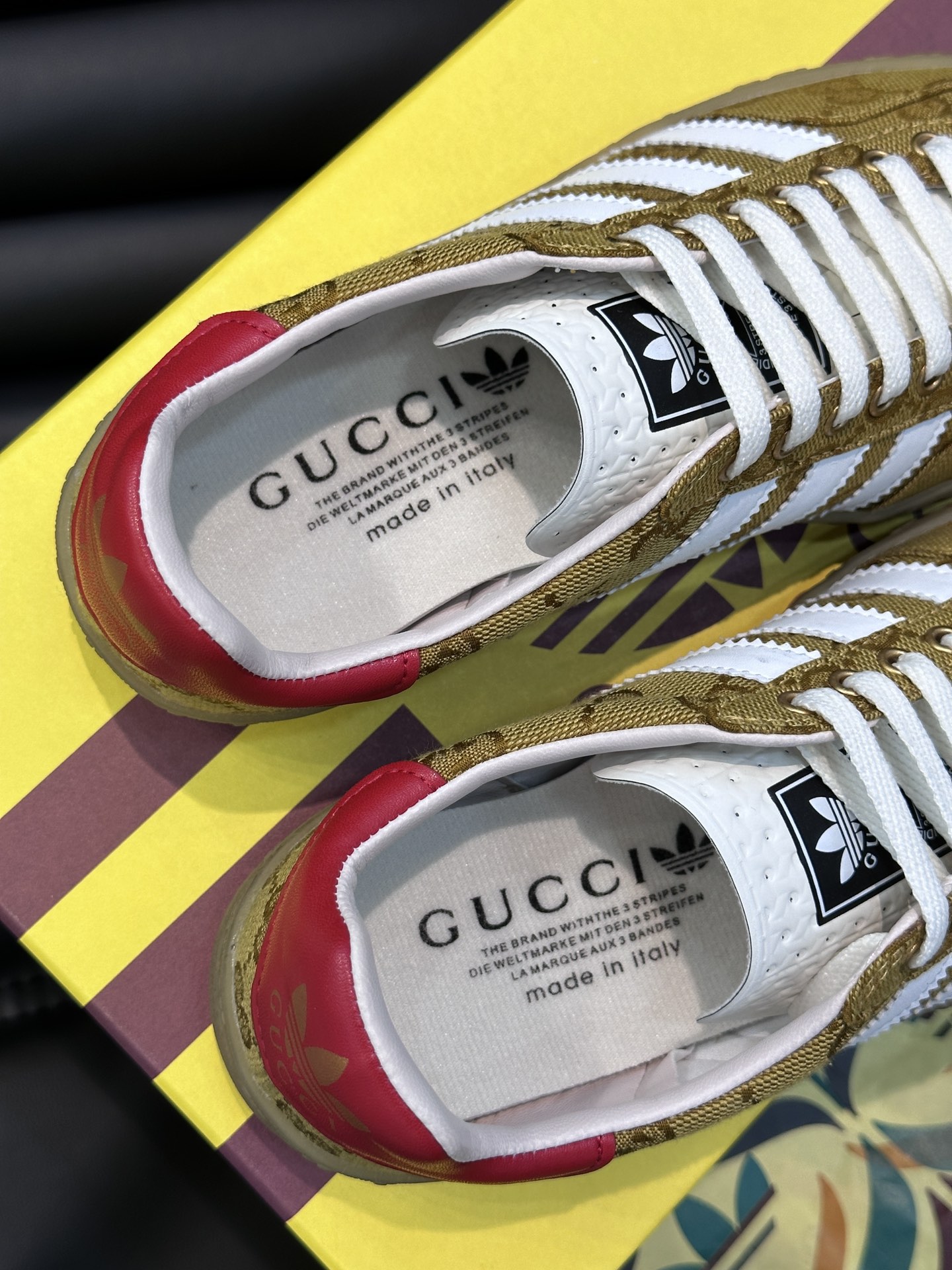 GUCCI高仿×adidas Gazelle聯名休閒鞋 金黃色GG老花白三條紋復古板鞋| 8 GUCCI高仿×adidas Gazelle聯名休閒鞋 金黃色GG老花白三條紋復古板鞋