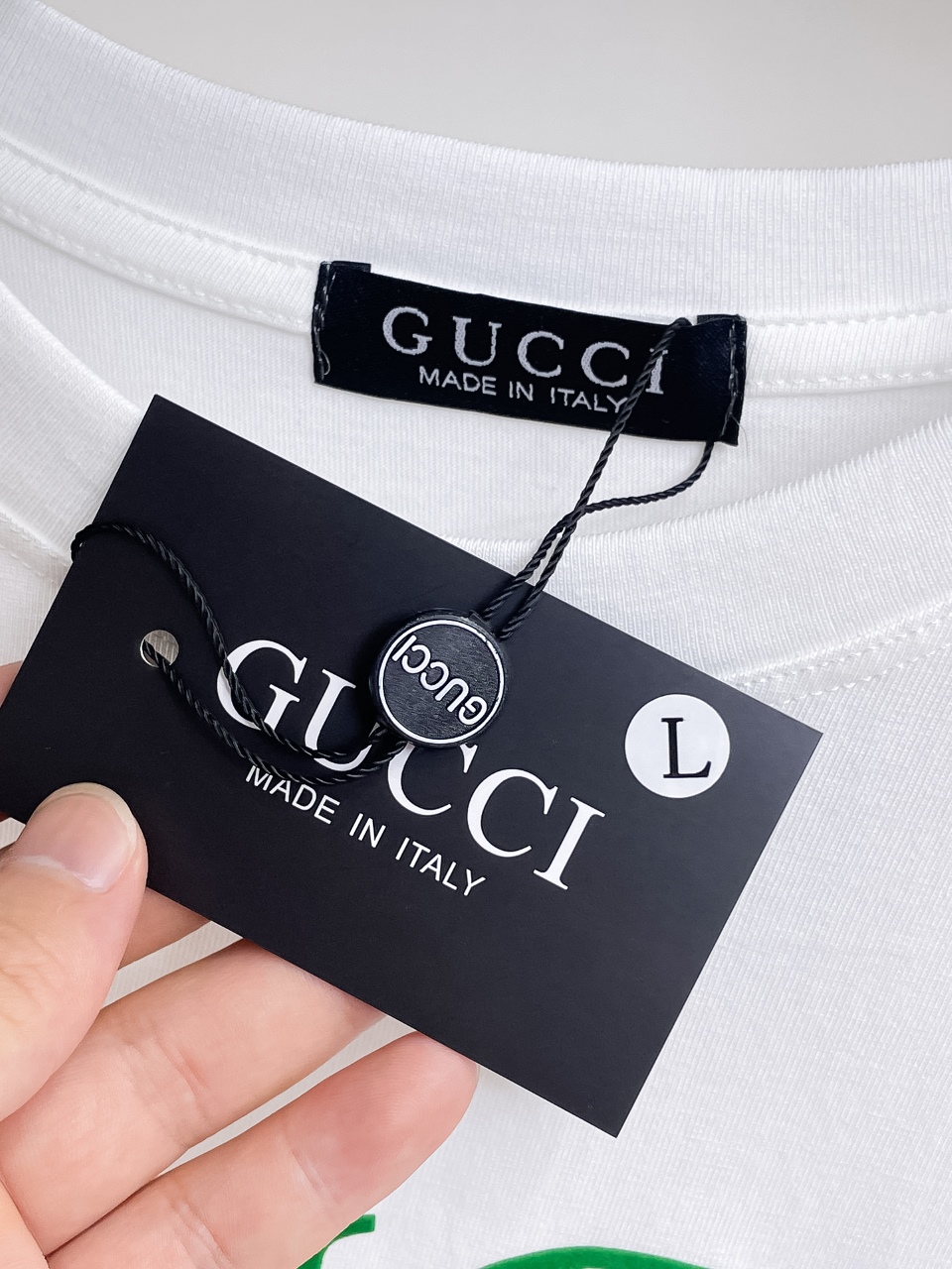 GUCCI 復刻綠紅條字母印花短袖T恤男士經典百搭款| 7 GUCCI 復刻綠紅條字母印花短袖T恤男士經典百搭款