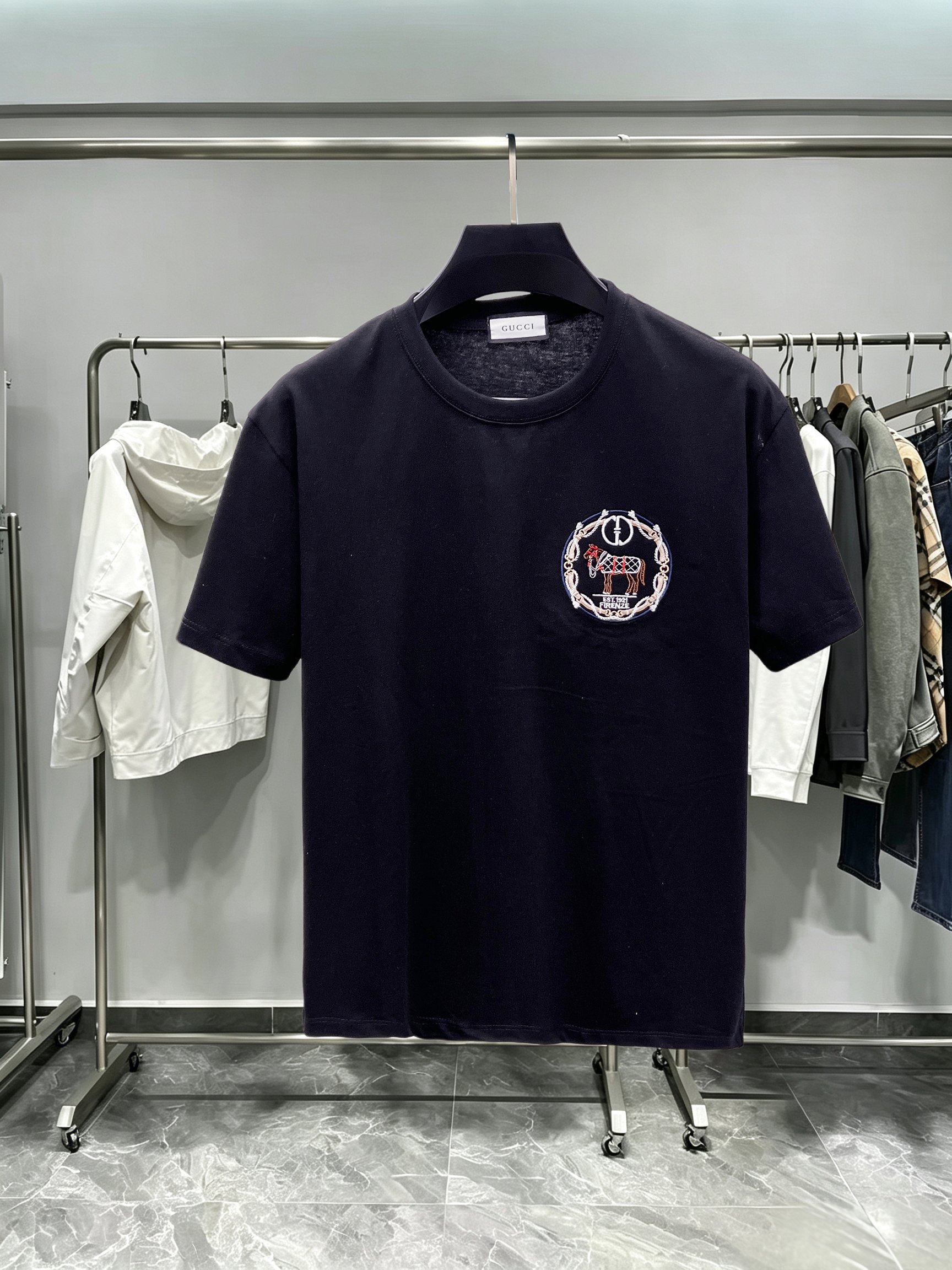 GUCCI 高仿刺繡馬徽短袖T恤 男士簡約圓領純棉上衣潮流百搭款| 3 GUCCI 高仿刺繡馬徽短袖T恤 男士簡約圓領純棉上衣潮流百搭款