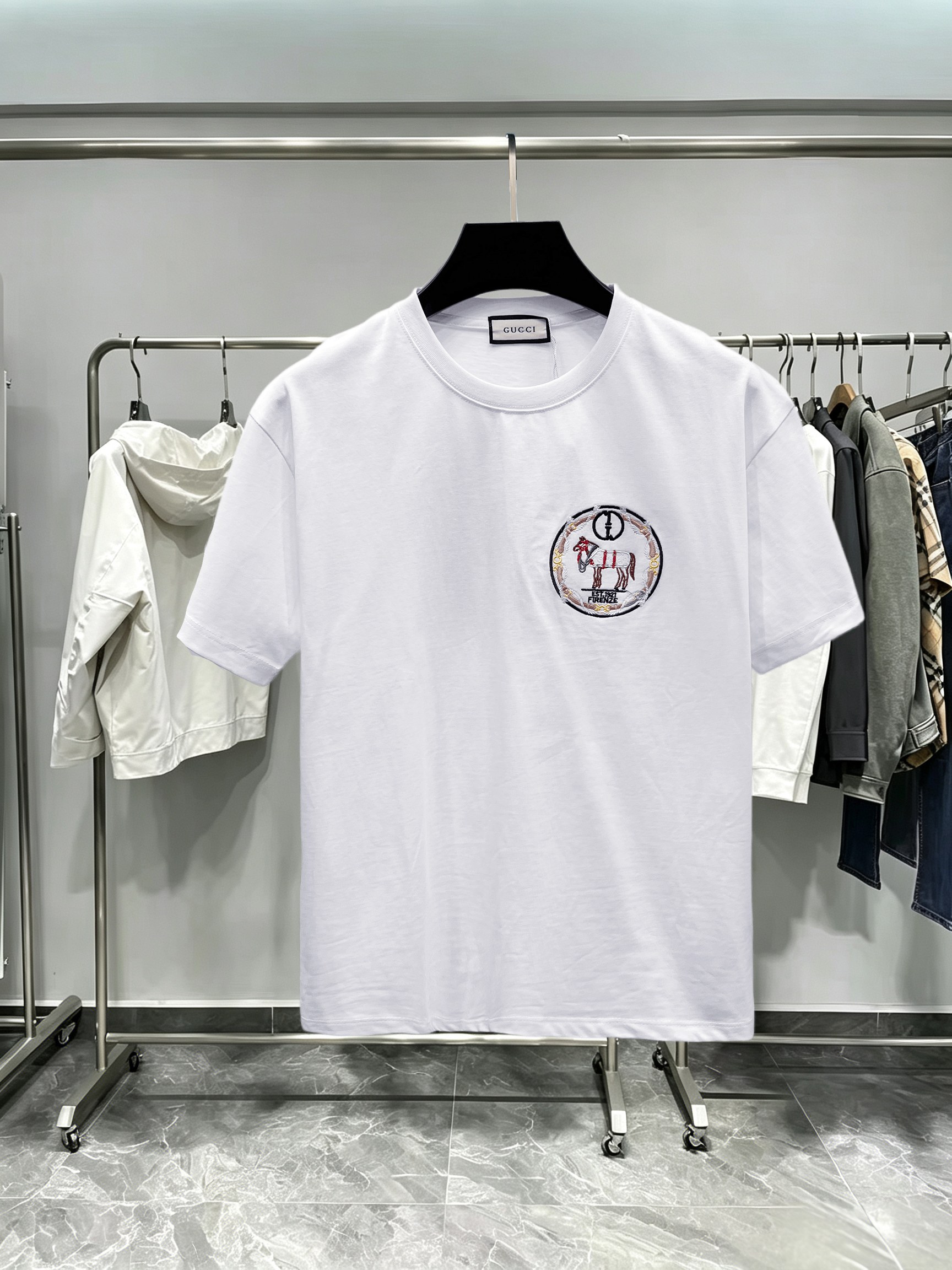 GUCCI 一比一刺繡馬徽短袖T恤 男士白色圓領純棉百搭上衣| 3 GUCCI 一比一刺繡馬徽短袖T恤 男士白色圓領純棉百搭上衣