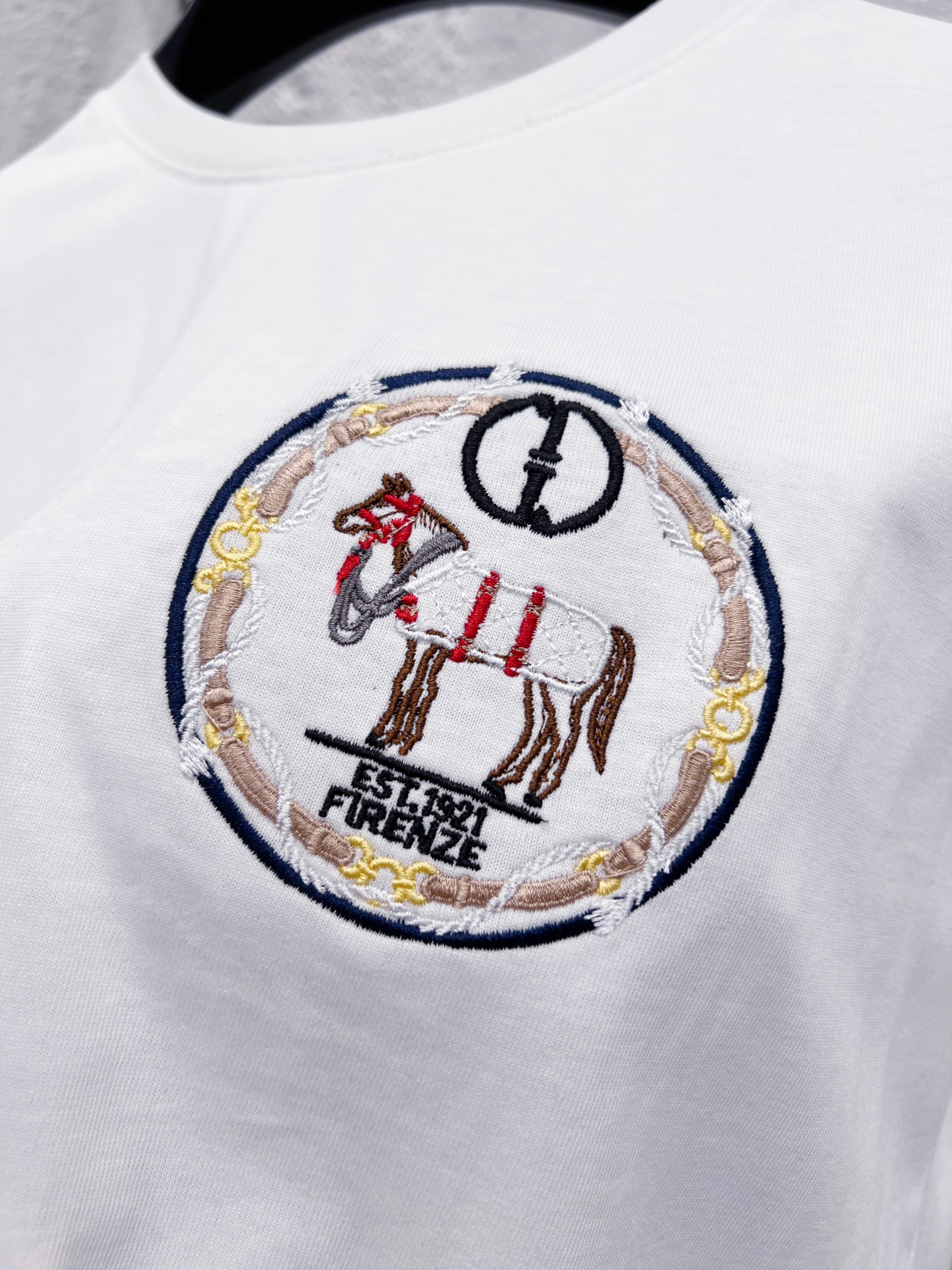 GUCCI 一比一刺繡馬徽短袖T恤 男士白色圓領純棉百搭上衣| 9 GUCCI 一比一刺繡馬徽短袖T恤 男士白色圓領純棉百搭上衣