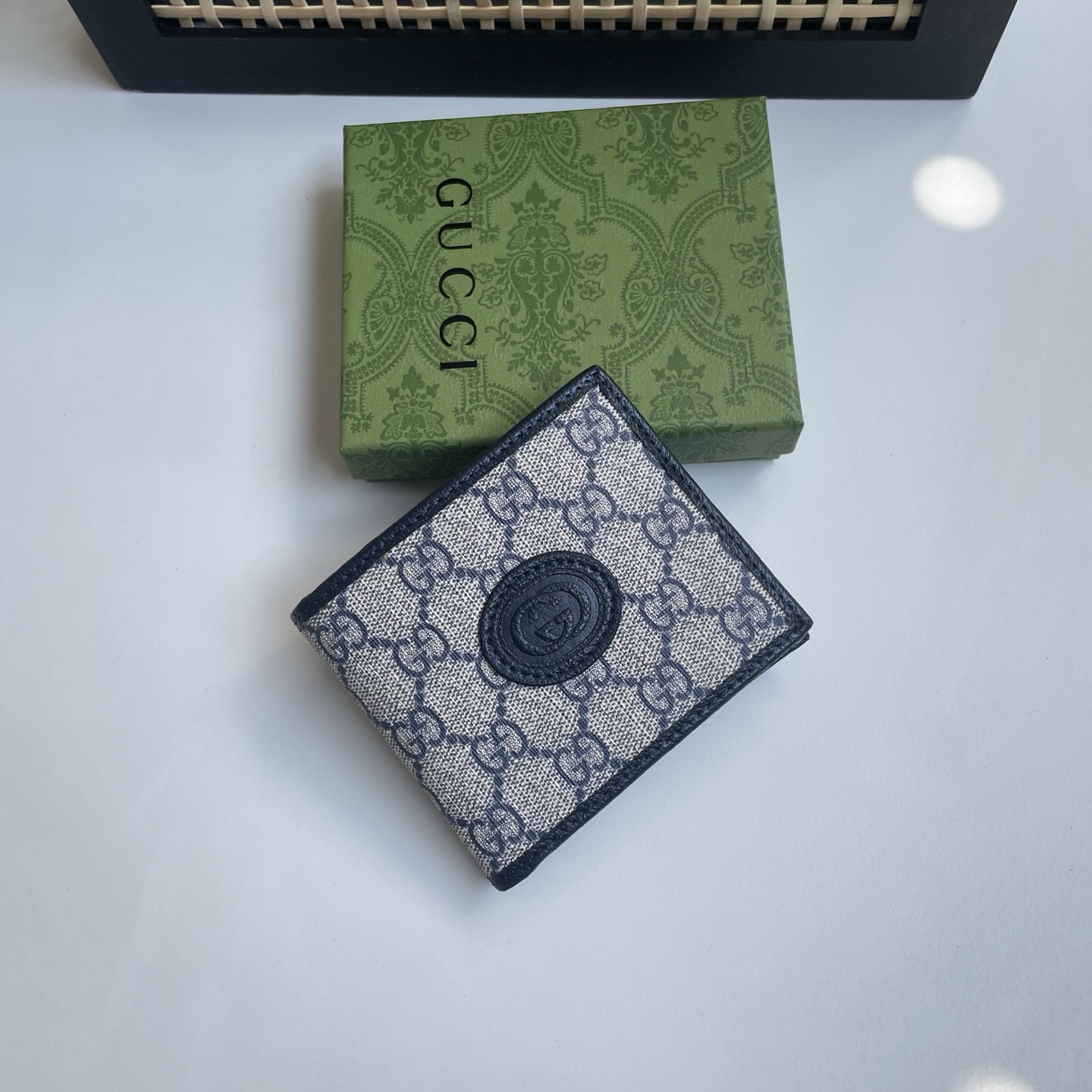 Gucci A貨 GG Supreme Interlocking G徽章男士短夾 黑灰色