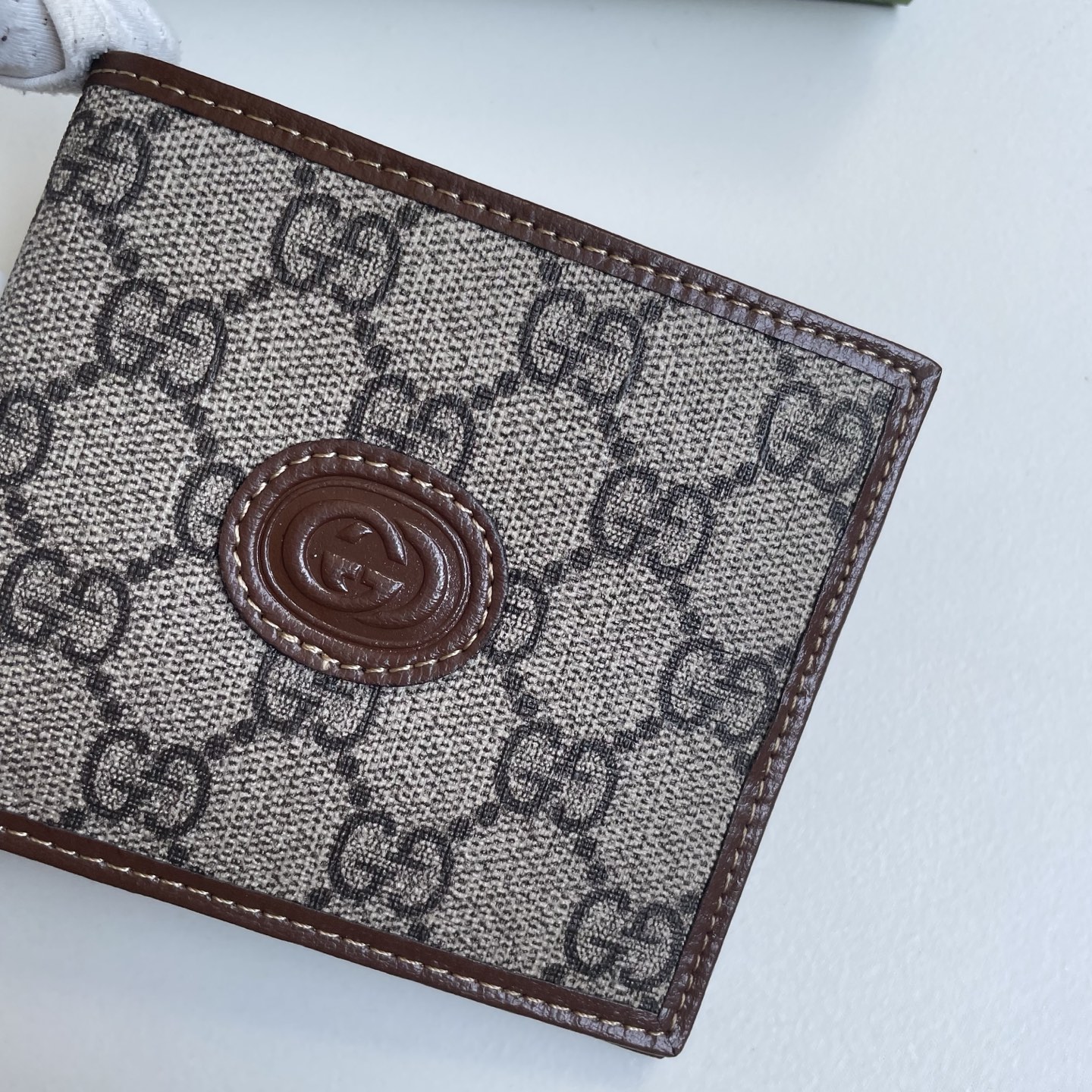 Gucci 高仿 GG Supreme Interlocking G徽章男士短夾 棕色| 12 Gucci 高仿 GG Supreme Interlocking G徽章男士短夾 棕色