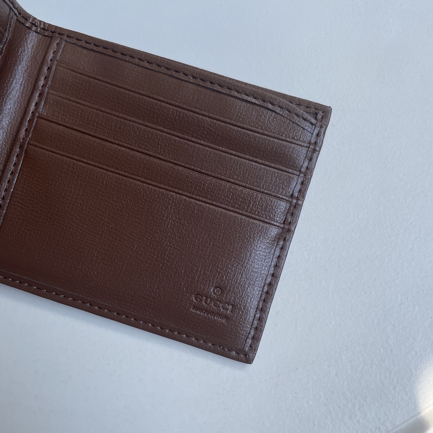 Gucci 高仿 GG Supreme Interlocking G徽章男士短夾 棕色| 9 Gucci 高仿 GG Supreme Interlocking G徽章男士短夾 棕色