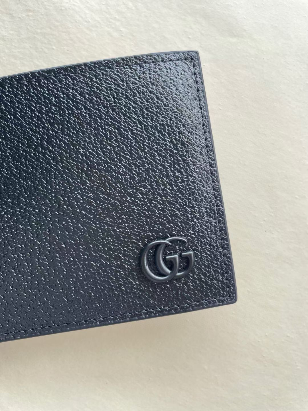 Gucci A貨 雙G標誌荔枝紋皮革男士短夾 全黑色| 12 Gucci A貨 雙G標誌荔枝紋皮革男士短夾 全黑色