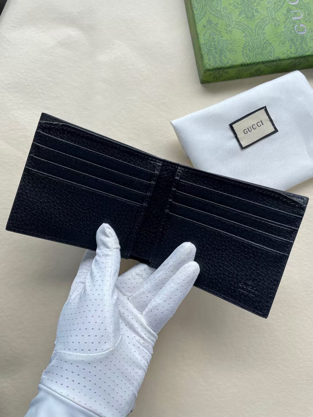 Gucci A貨 雙G標誌荔枝紋皮革男士短夾 全黑色| 8 Gucci A貨 雙G標誌荔枝紋皮革男士短夾 全黑色