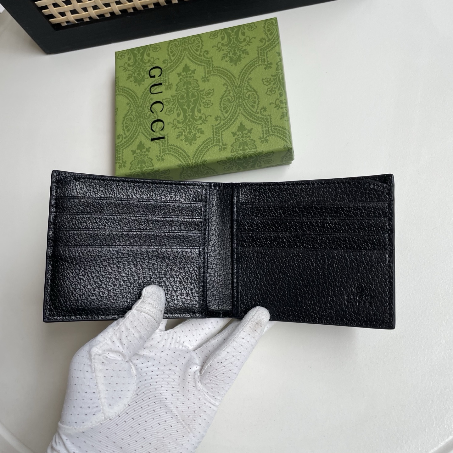 Gucci 一比一 貓頭金屬標誌荔枝紋男士短夾 黑色| 9 Gucci 一比一 貓頭金屬標誌荔枝紋男士短夾 黑色