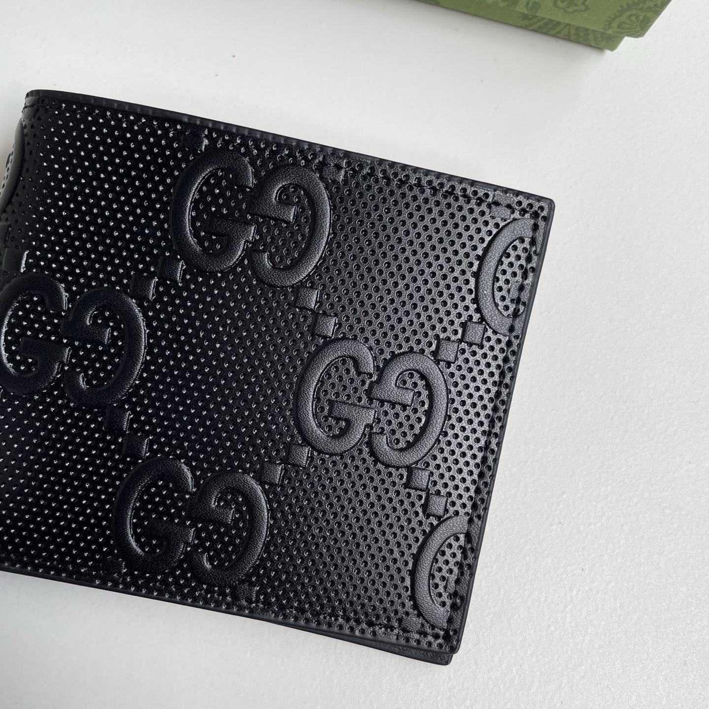 Gucci 原單古馳男士短夾 黑色大號 GG 壓紋皮革對折錢包| 12 Gucci 原單古馳男士短夾 黑色大號 GG 壓紋皮革對折錢包