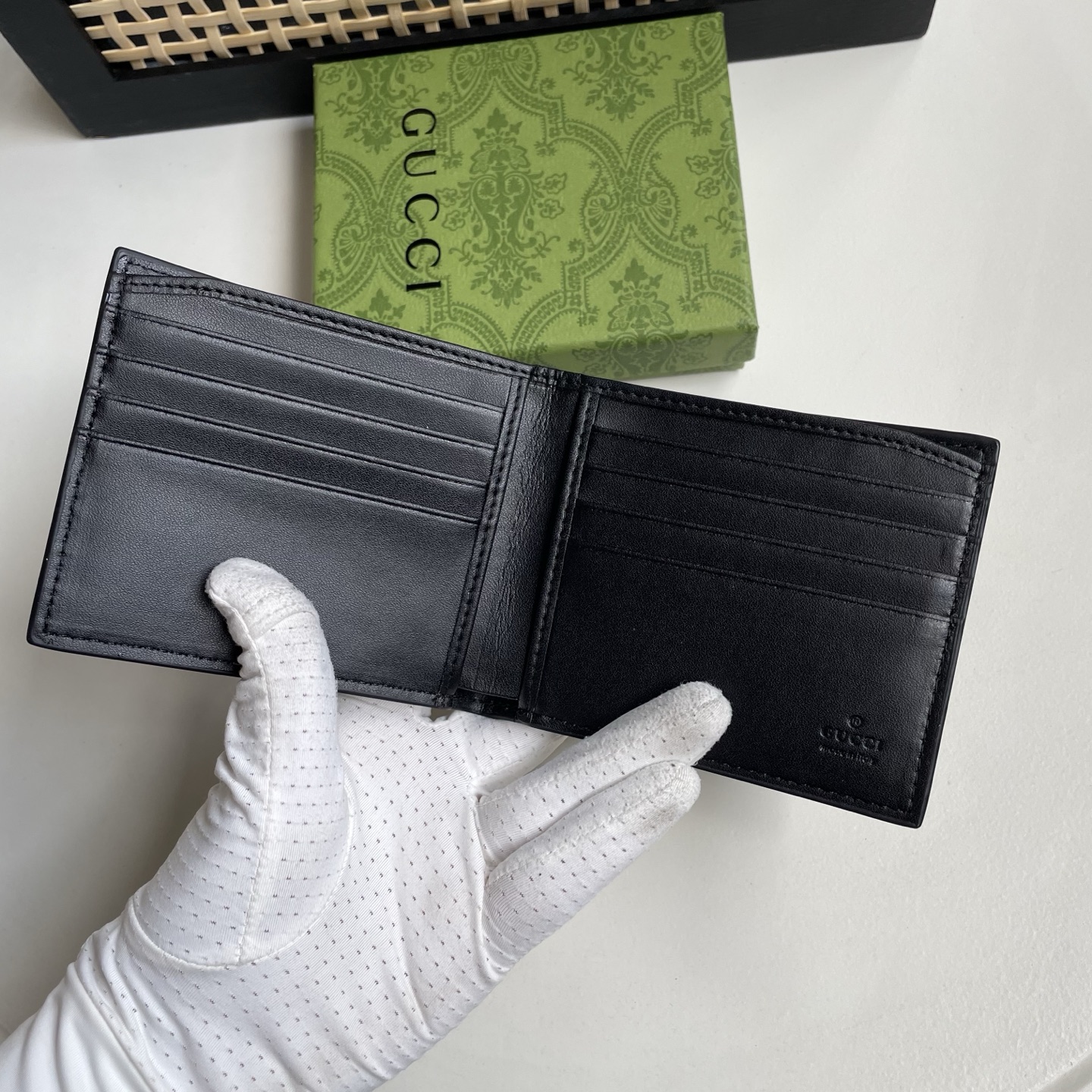 Gucci 原單古馳男士短夾 黑色大號 GG 壓紋皮革對折錢包| 10 Gucci 原單古馳男士短夾 黑色大號 GG 壓紋皮革對折錢包