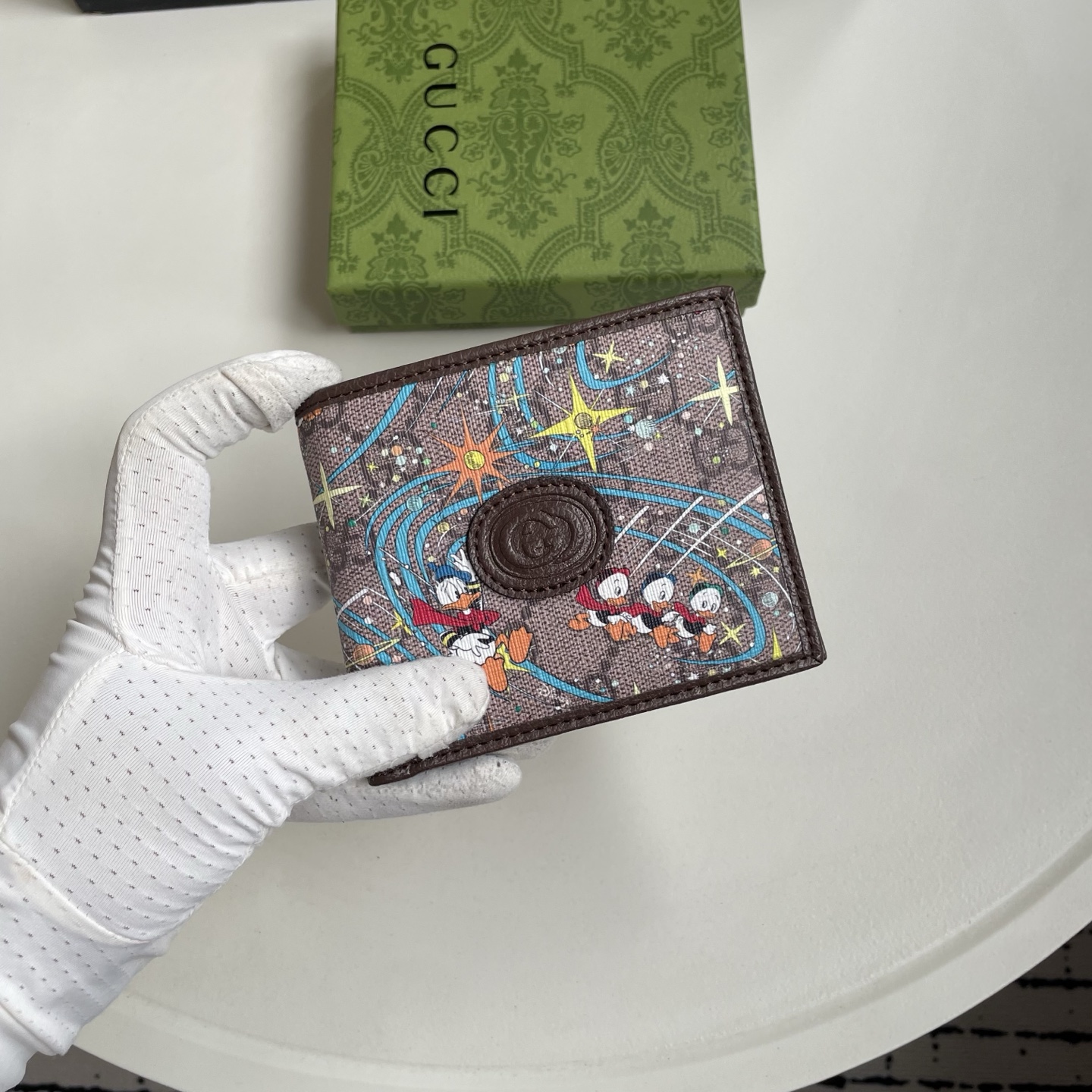 Gucci 高仿 古馳男士錢包 棕色卡通星空印花 GG 圓標對折短夾| 12 Gucci 高仿 古馳男士錢包 棕色卡通星空印花 GG 圓標對折短夾