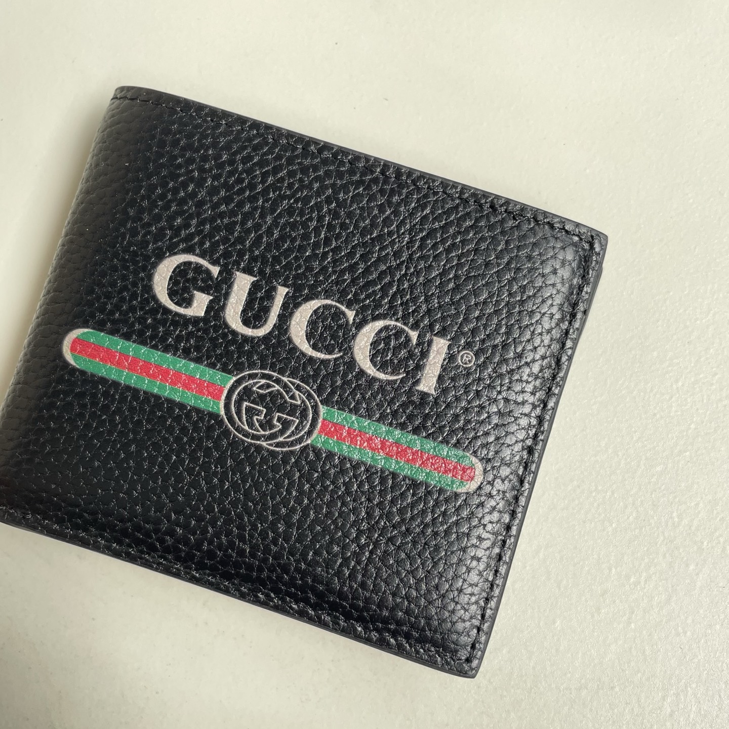 Gucci 原單 古馳男士錢包 黑色粒面皮革 GUCCI Logo 印花短夾