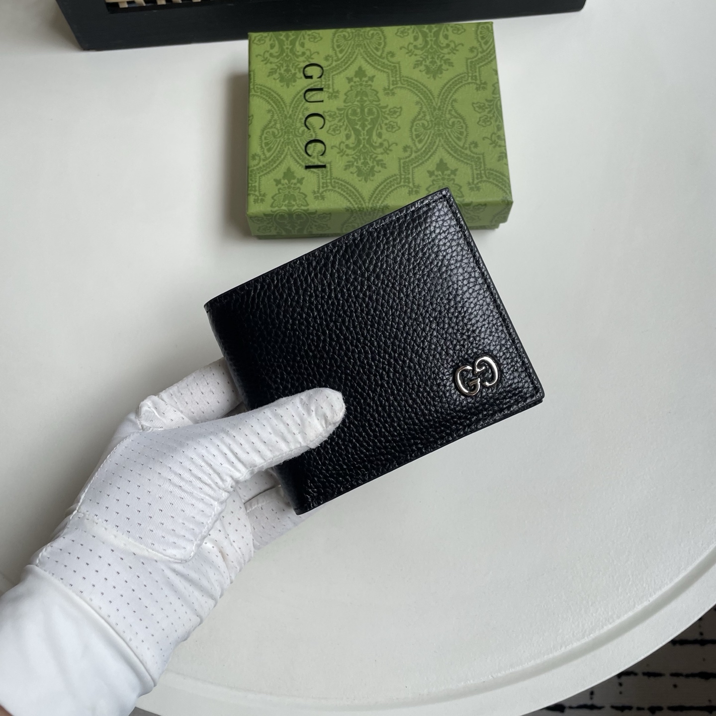 高仿 Gucci 古馳男士錢包 黑色粒面皮革迷你 GG 金屬標短夾| 10 高仿 Gucci 古馳男士錢包 黑色粒面皮革迷你 GG 金屬標短夾