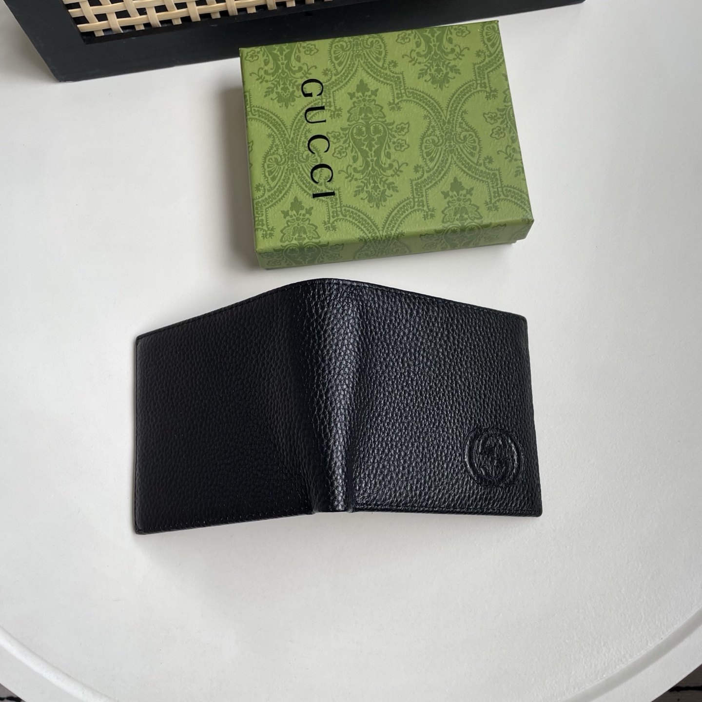 Gucci 原單 古馳男士短夾 黑色粒面皮革圓形雙G壓紋對折錢包| 9 Gucci 原單 古馳男士短夾 黑色粒面皮革圓形雙G壓紋對折錢包