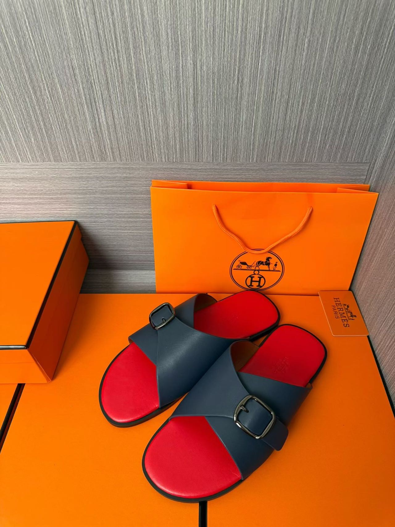 Hermès 原單 男女款扣帶交叉皮革涼拖 海軍藍紅撞色