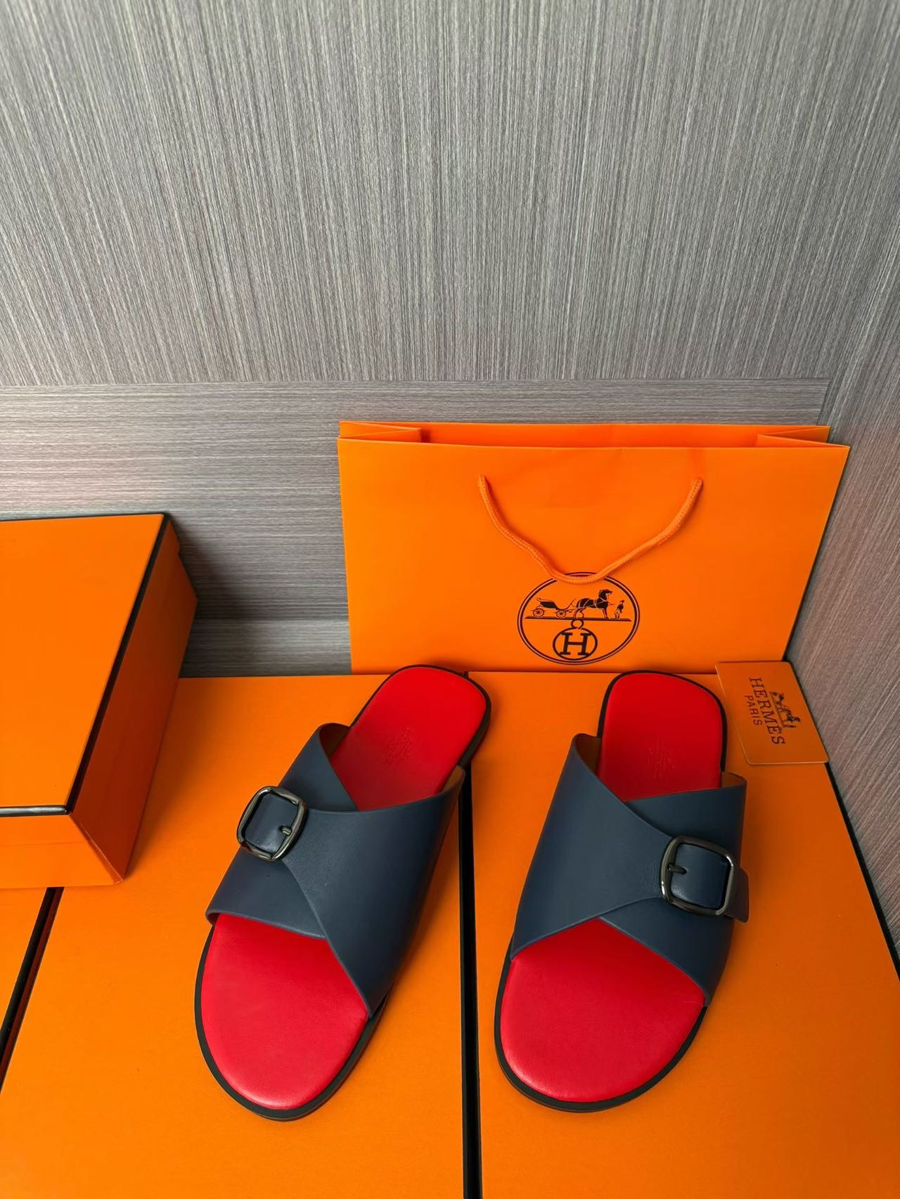 Hermès 原單 男女款扣帶交叉皮革涼拖 海軍藍紅撞色