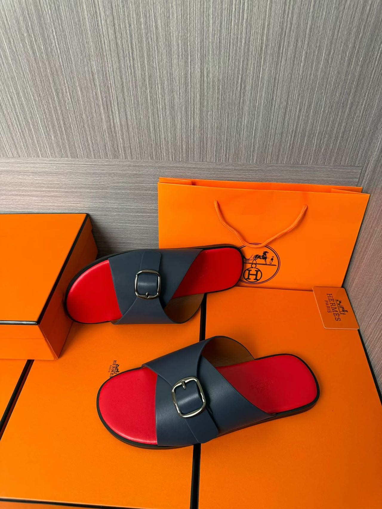Hermès 原單 男女款扣帶交叉皮革涼拖 海軍藍紅撞色