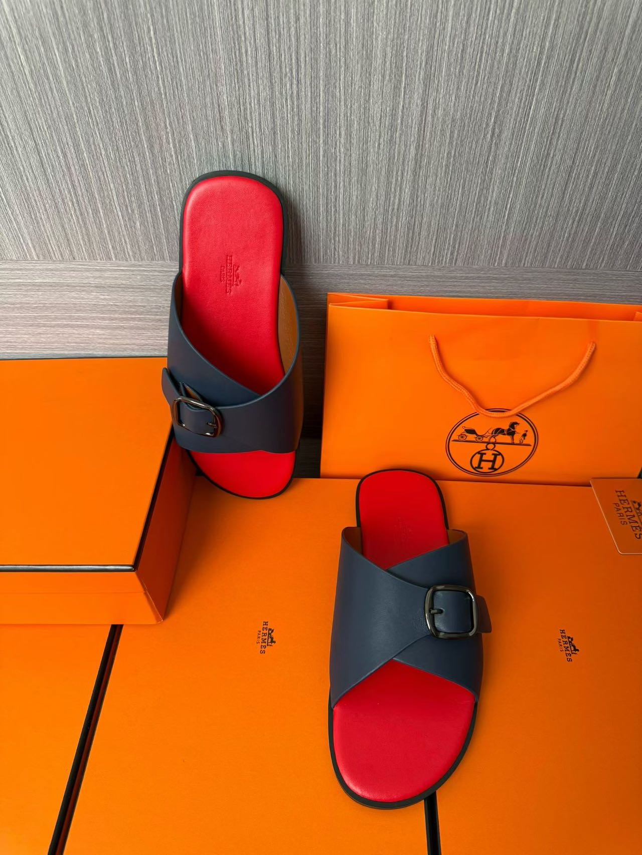 Hermès 原單 男女款扣帶交叉皮革涼拖 海軍藍紅撞色