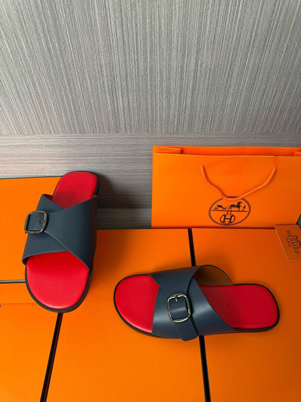 Hermès 原單 男女款扣帶交叉皮革涼拖 海軍藍紅撞色