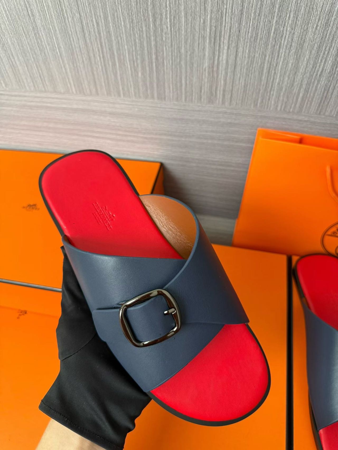 Hermès 原單 男女款扣帶交叉皮革涼拖 海軍藍紅撞色