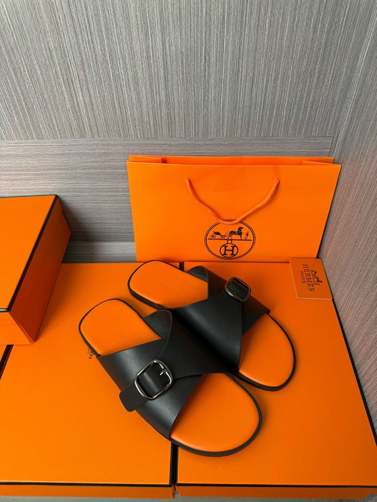 Hermès A貨 男女款扣帶交叉皮革涼拖 消光黑橘撞色