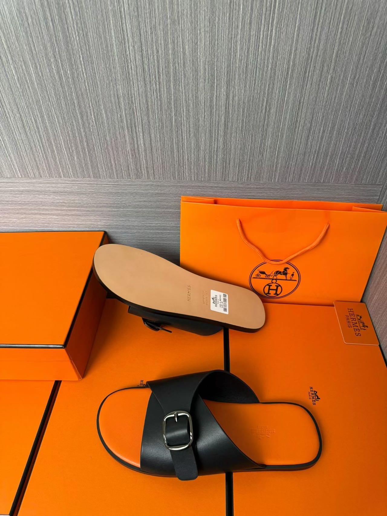 Hermès A貨 男女款扣帶交叉皮革涼拖 消光黑橘撞色