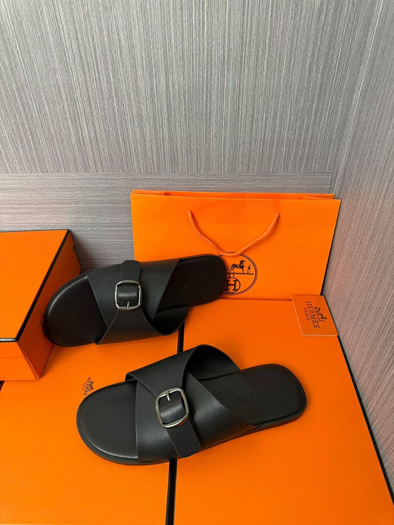 Hermès 高仿 男女款扣帶交叉皮革涼拖 全黑極簡| 11 Hermès 高仿 男女款扣帶交叉皮革涼拖 全黑極簡