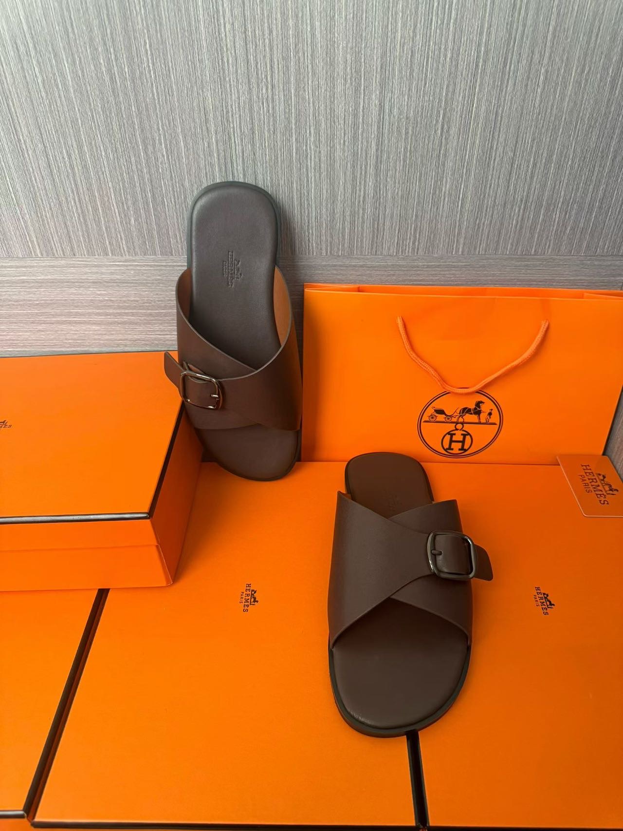 Hermès 原單 男女款扣帶交叉皮革涼拖 深咖質感| 11 Hermès 原單 男女款扣帶交叉皮革涼拖 深咖質感