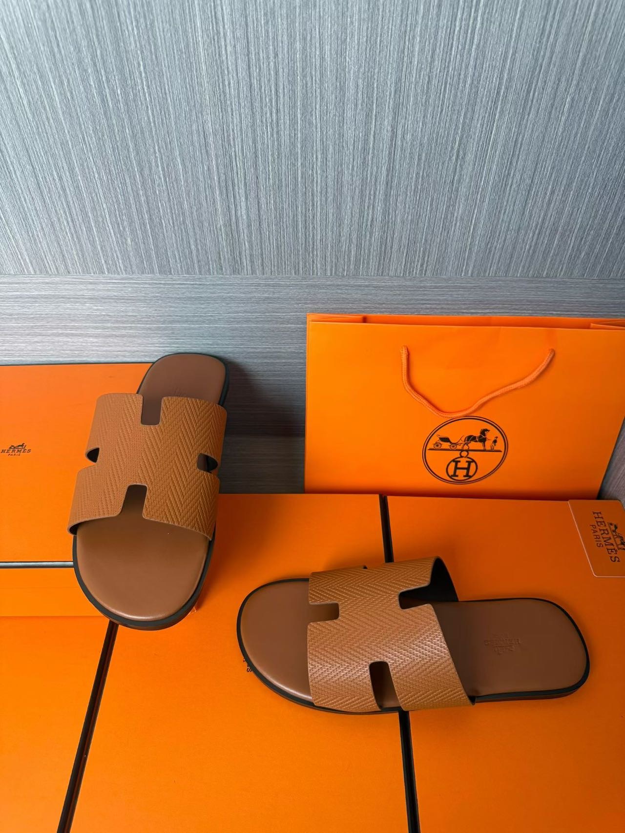 Hermès 原單 男女款 H 型皮革涼拖 焦糖經典| 8 Hermès 原單 男女款 H 型皮革涼拖 焦糖經典