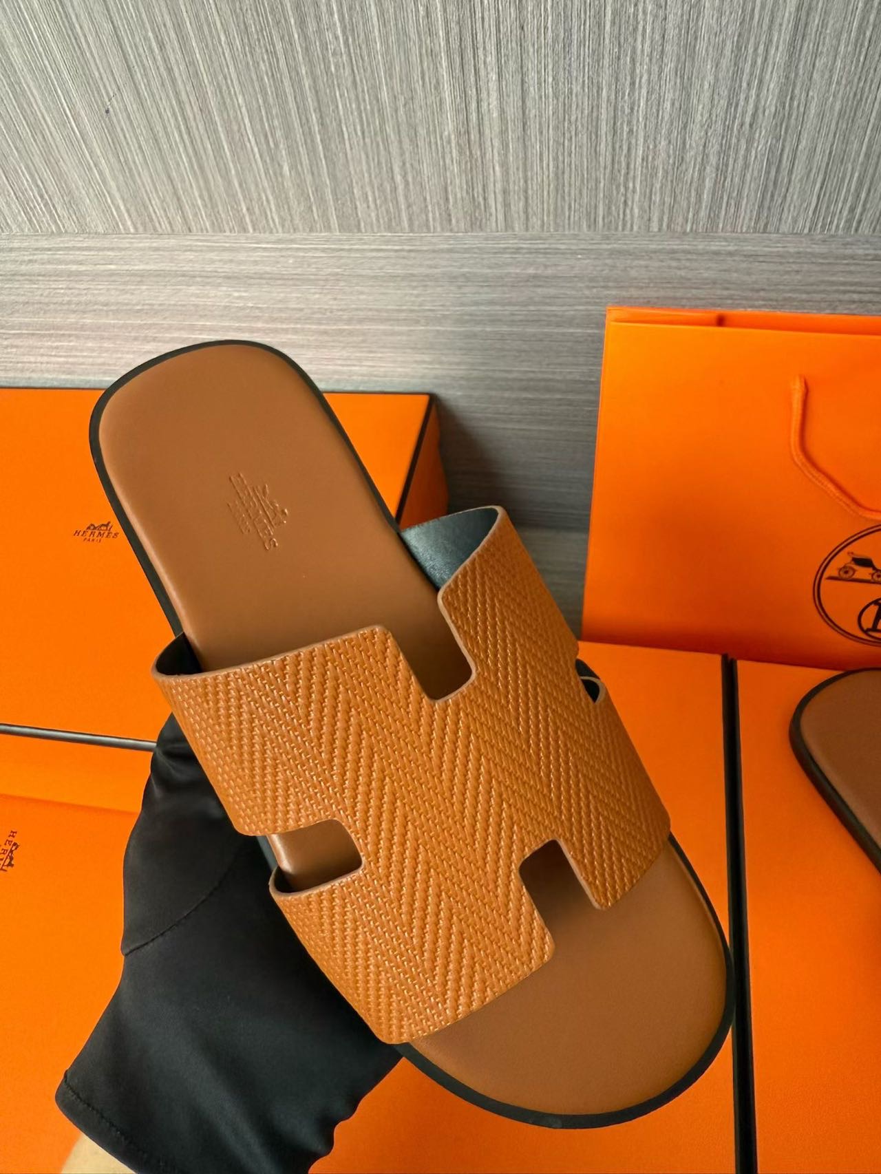 Hermès 原單 男女款 H 型皮革涼拖 焦糖經典| 7 Hermès 原單 男女款 H 型皮革涼拖 焦糖經典