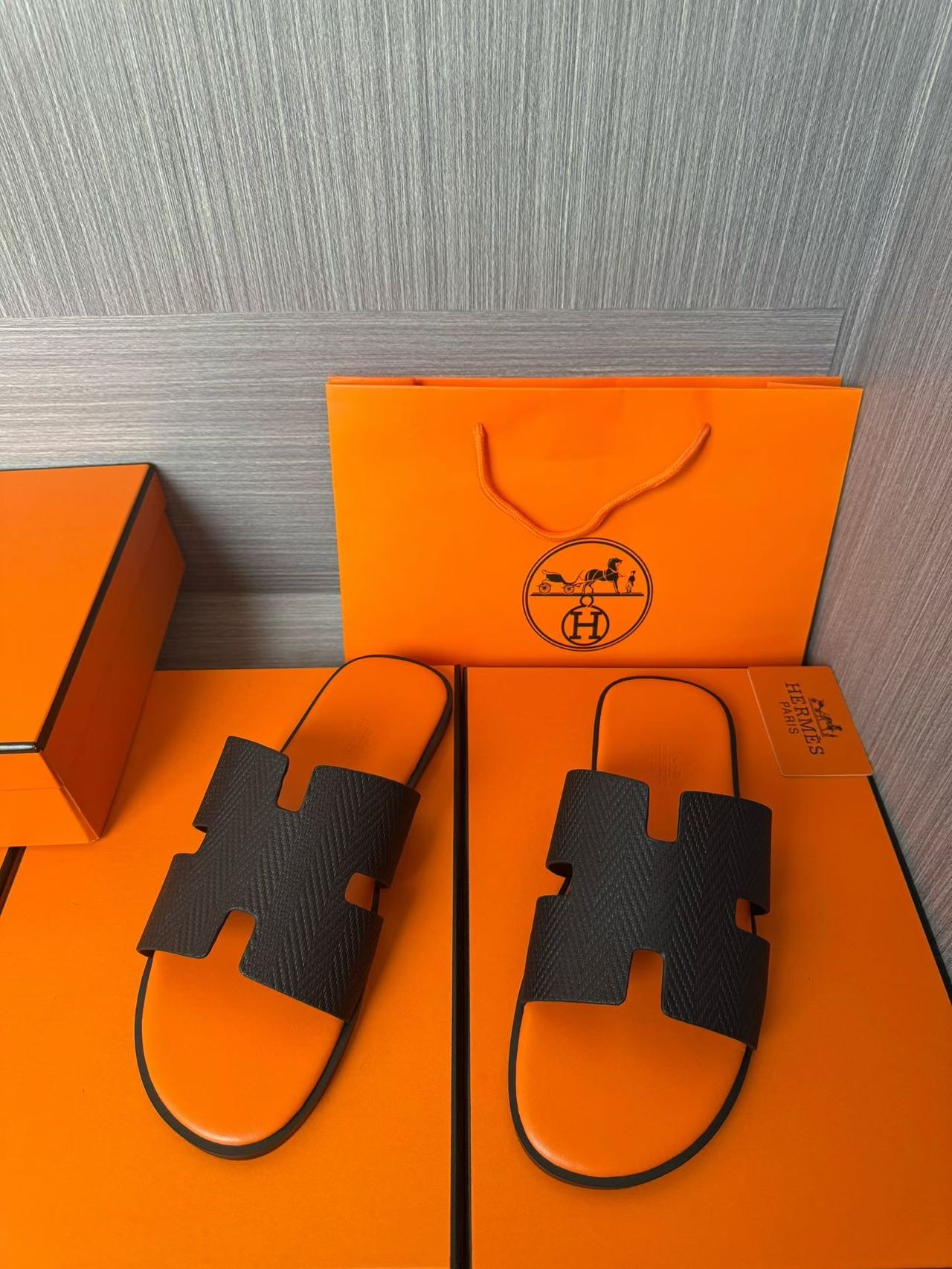 Hermès 高仿 男女款 H 型皮革涼拖 黑橘對比| 12 Hermès 高仿 男女款 H 型皮革涼拖 黑橘對比