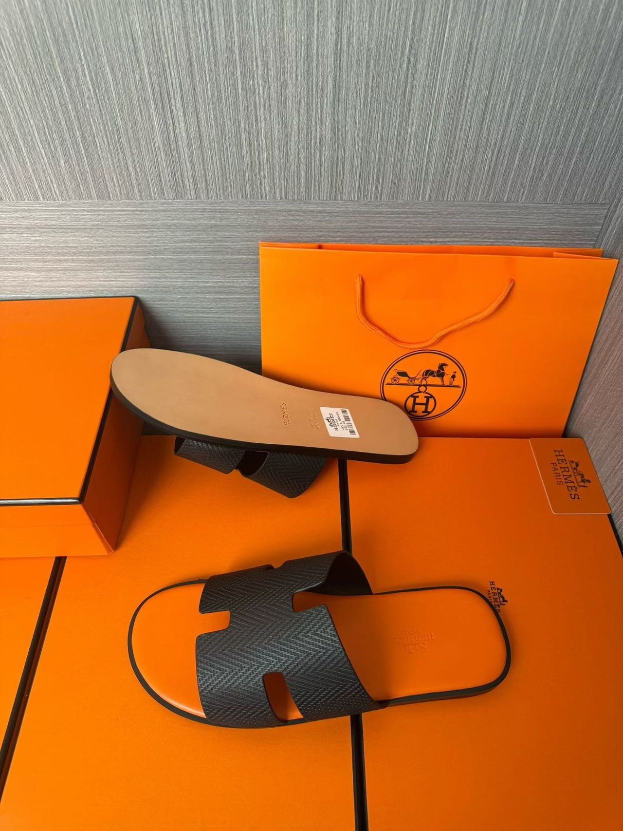 Hermès 高仿 男女款 H 型皮革涼拖 黑橘對比| 7 Hermès 高仿 男女款 H 型皮革涼拖 黑橘對比